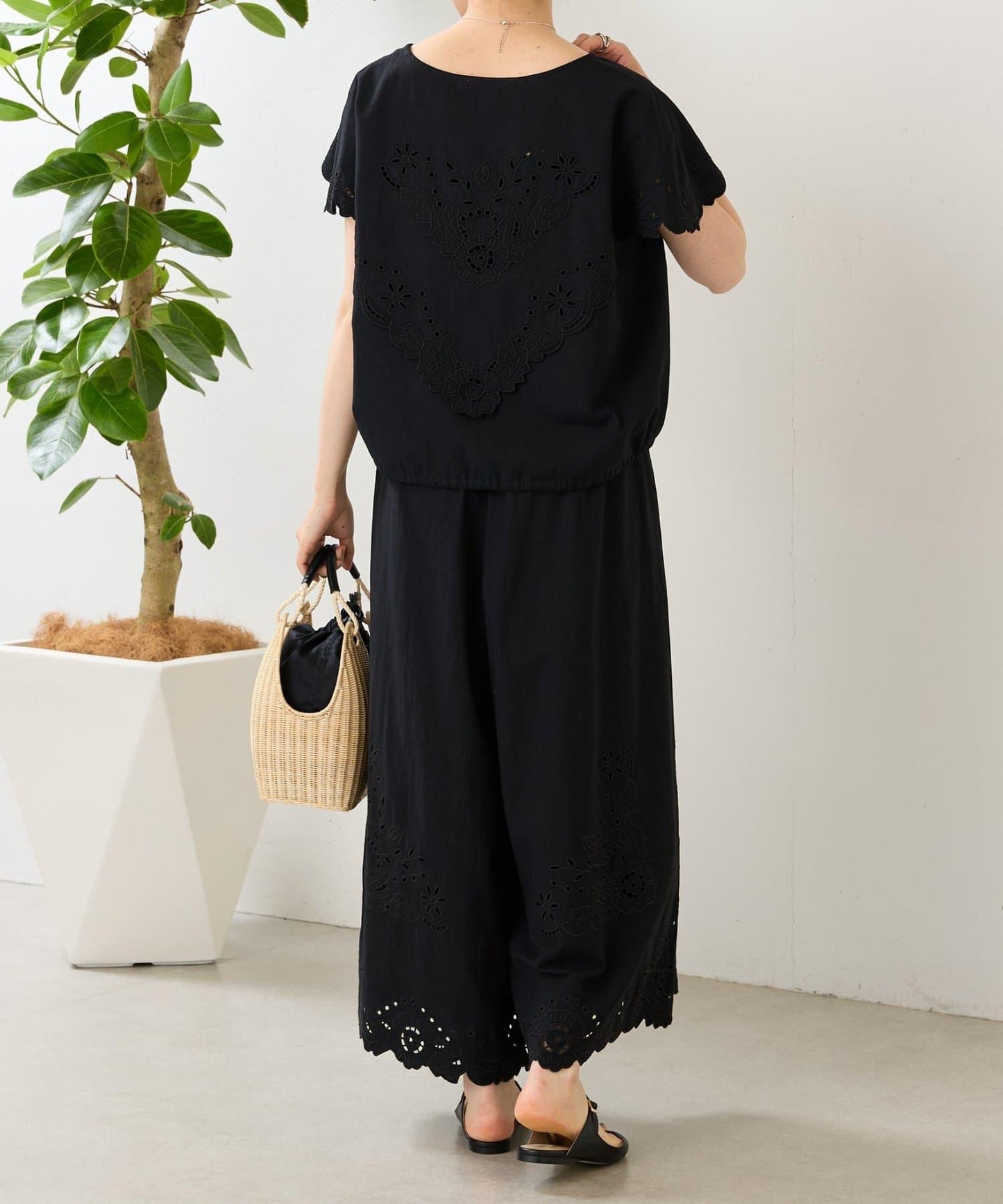 鏤空拼接刺繡 褲子
