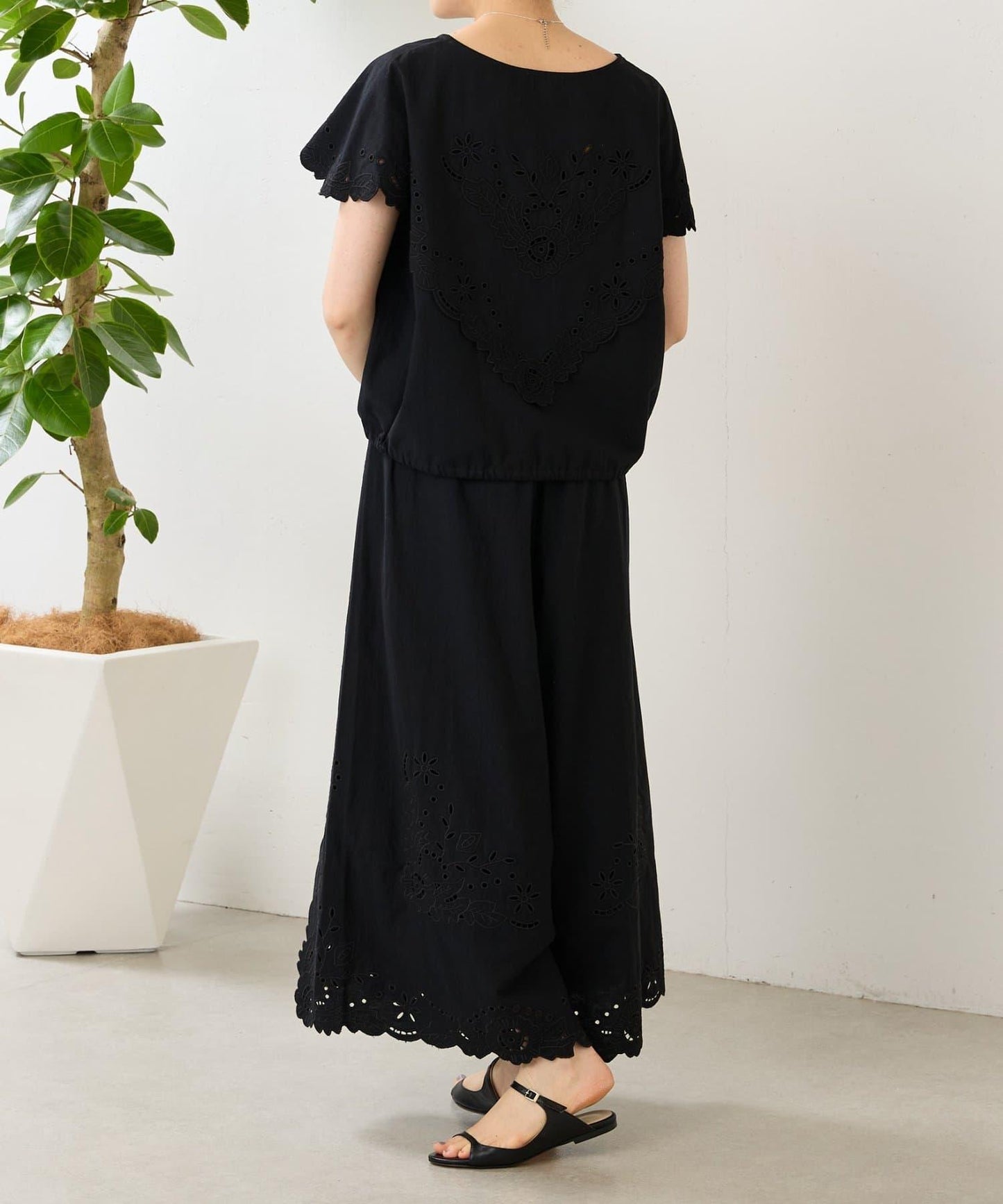 花朵鏤空拼接刺繡 襯衫 BL