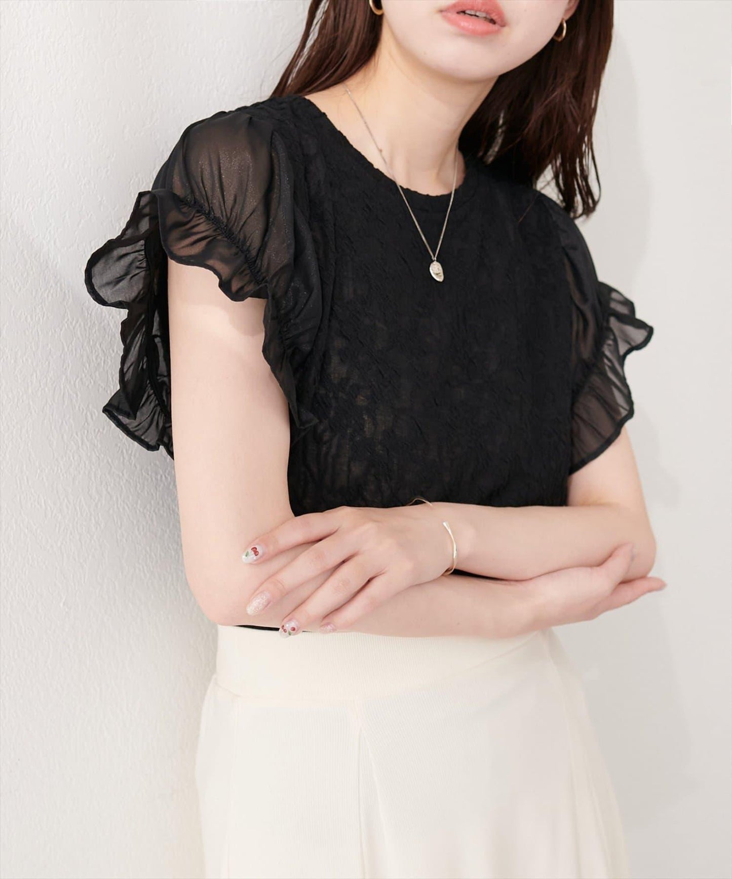 袖部透紗蕾絲提花設計 套頭上衣