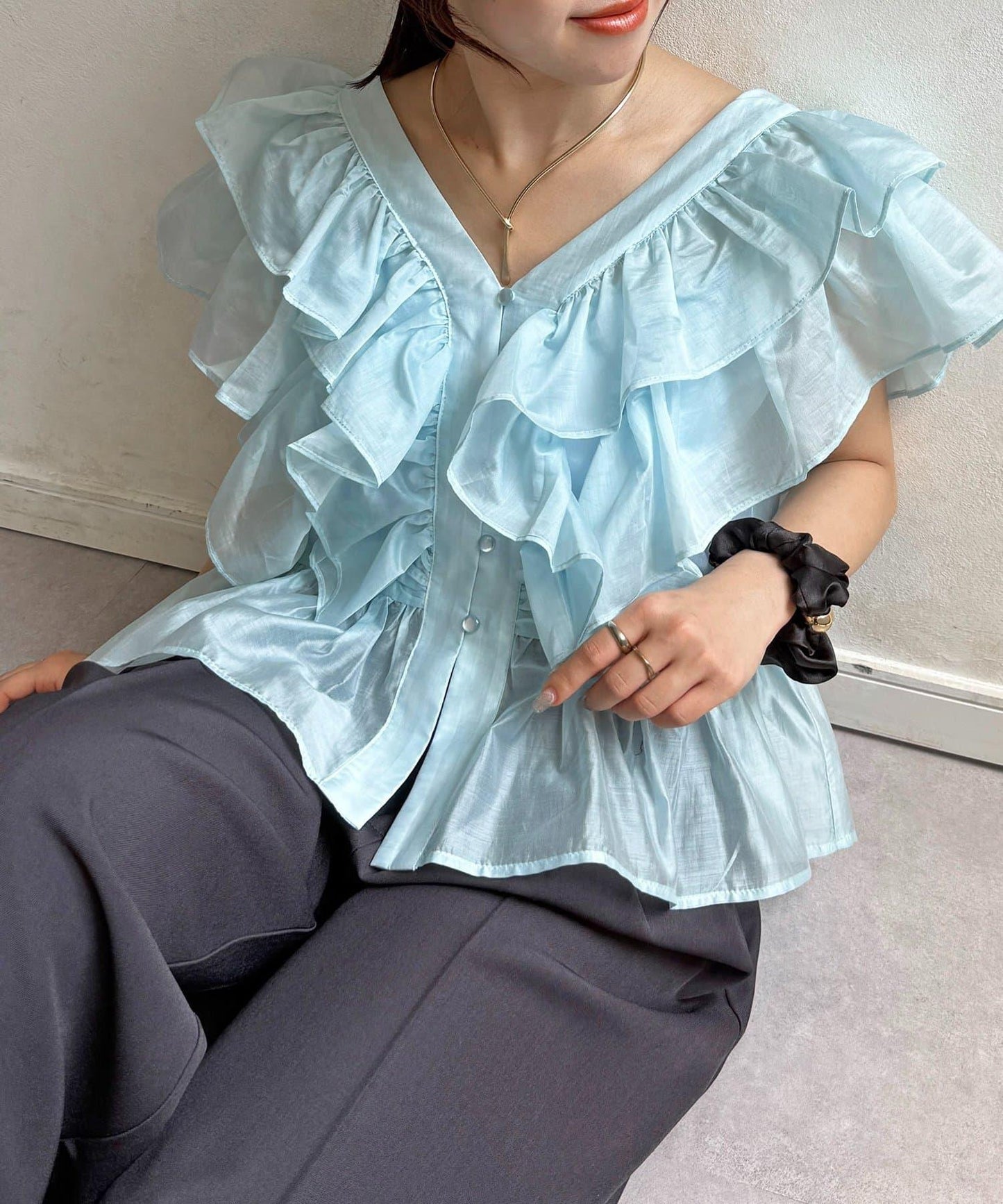 V領 透紗 荷葉邊 荷葉下襬 女襯衫