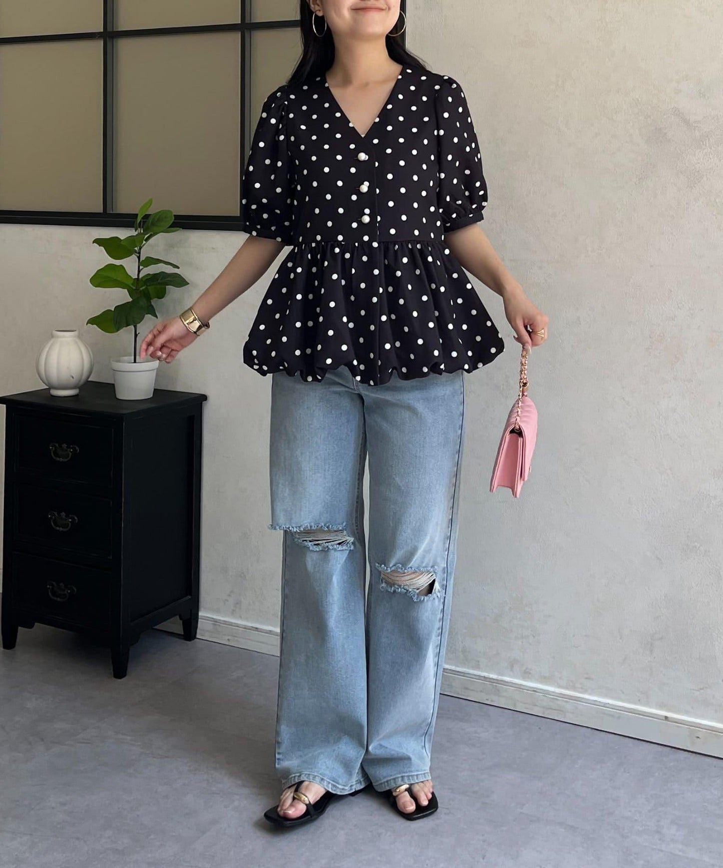 短袖泡泡袖V領蓬鬆荷葉下襬襯衫