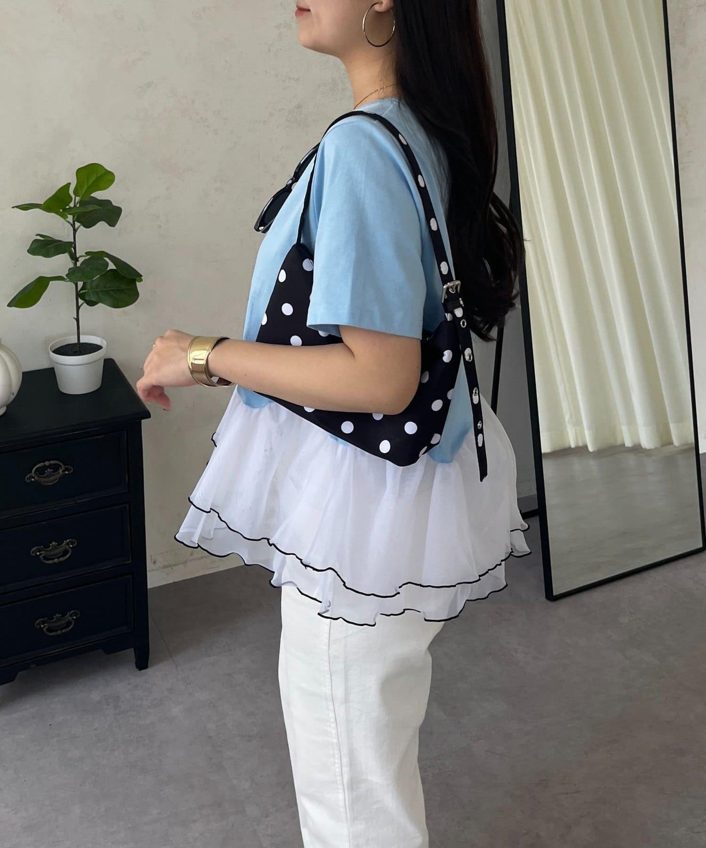 拼色下襬荷葉邊T恤