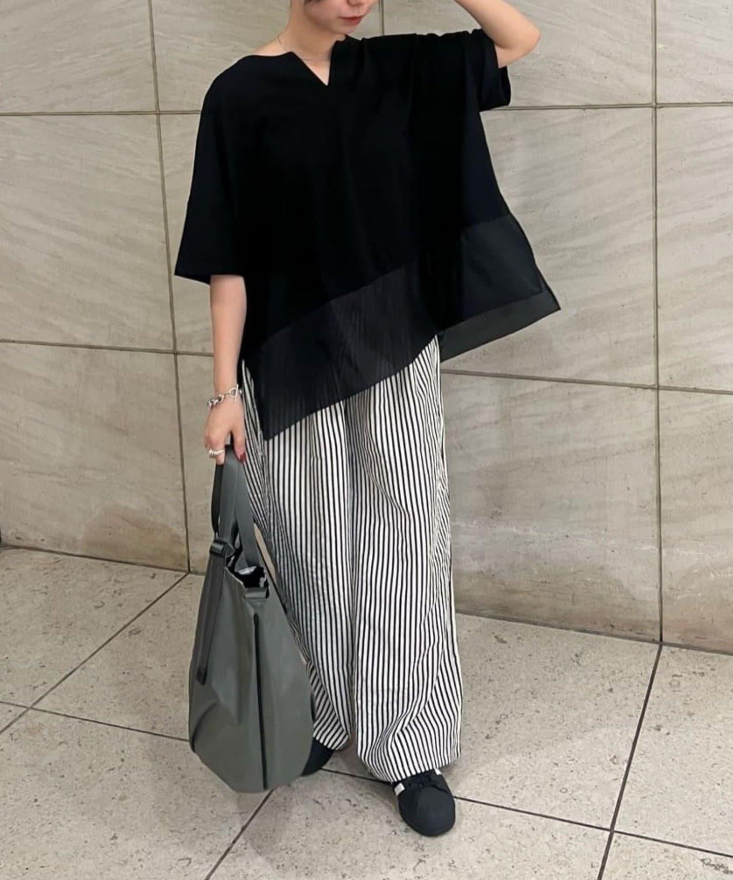 輕透遮體型休閒 下襬透紗 T恤 26 SUM1 STYLE(スミスタイル)