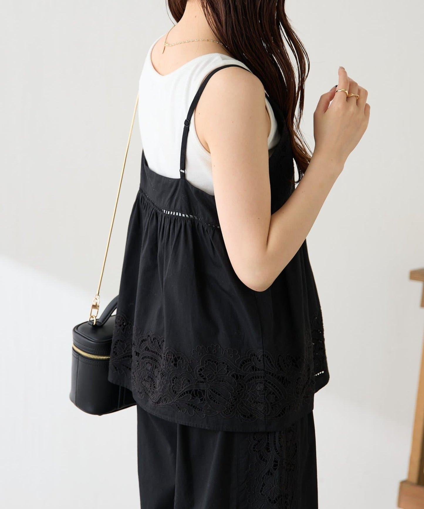 花卉刺繡吊帶背心