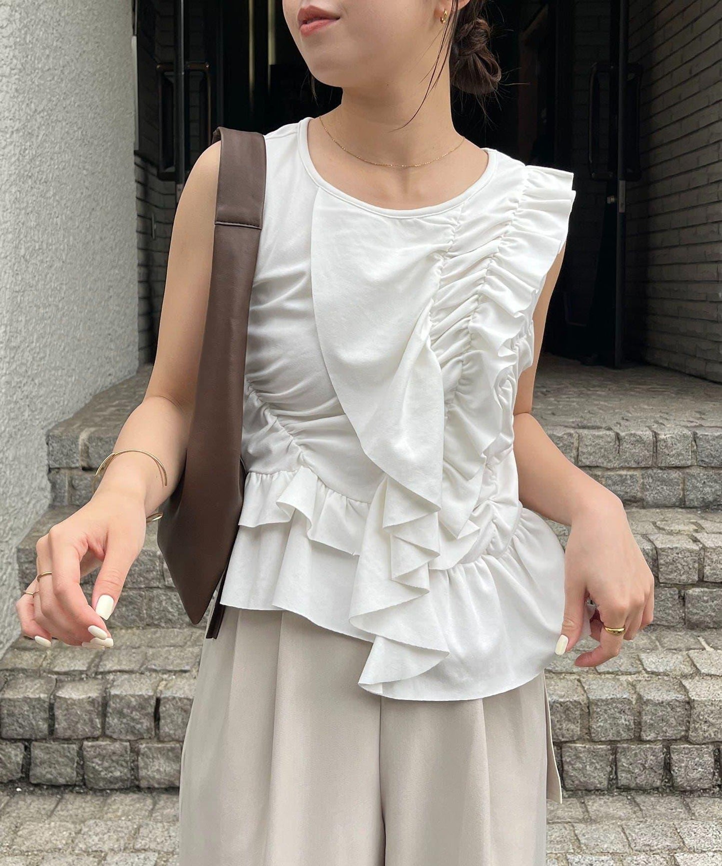 不對稱荷葉邊 無袖設計 T恤（HAPPY BAG対象アイテム）