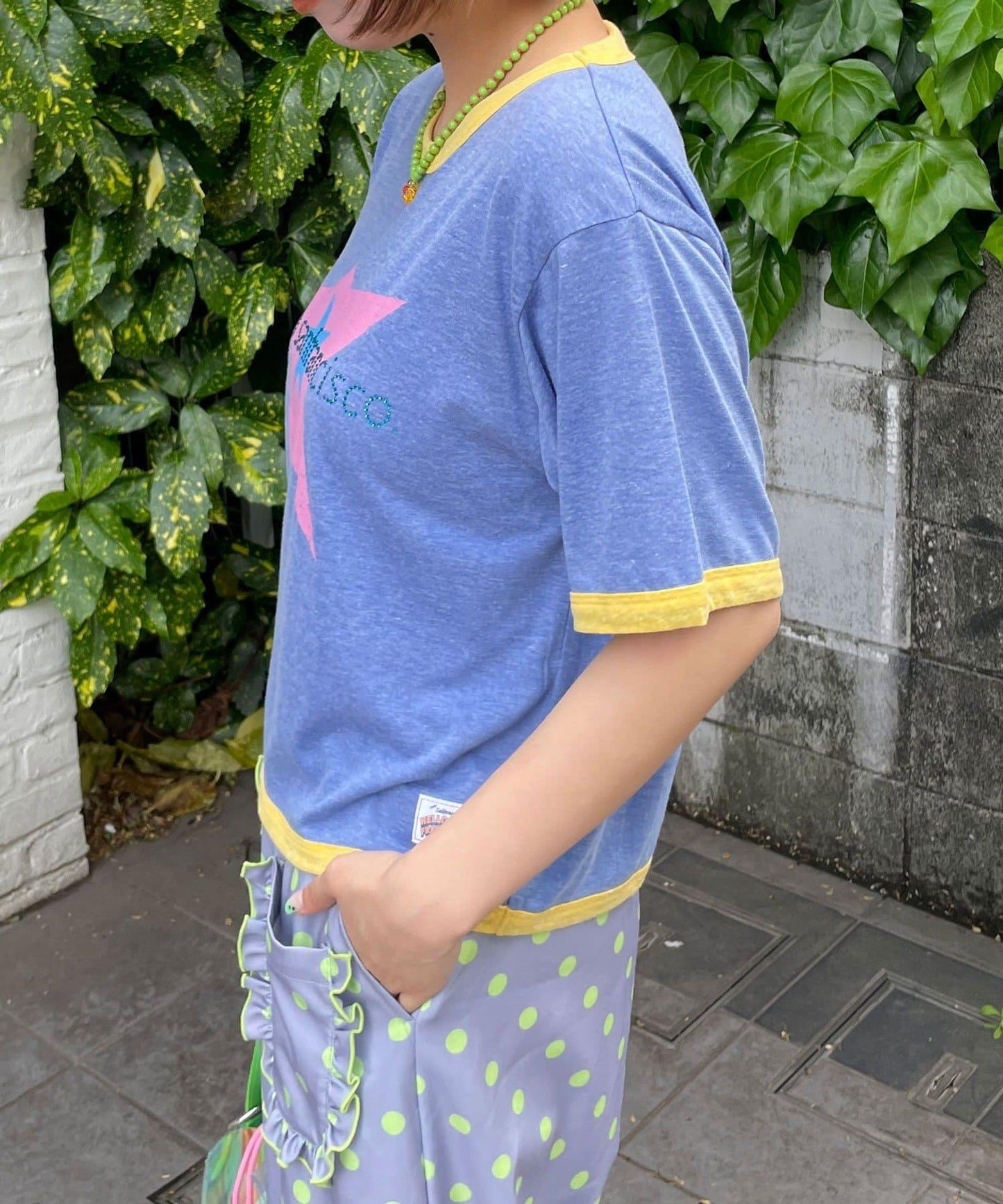 HELLO.SANFRANCISCO 水鑽印花撞色邊T恤