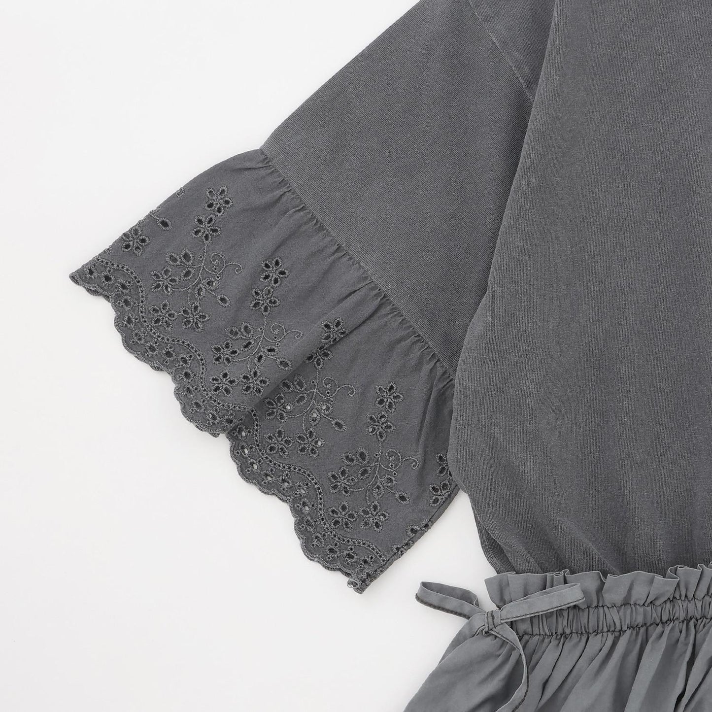 荷葉邊設計 彈力面料 上衣 Pullover【AMI】