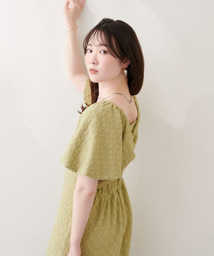 〈mizu〉 後背扭結壓紋提花連衣裙