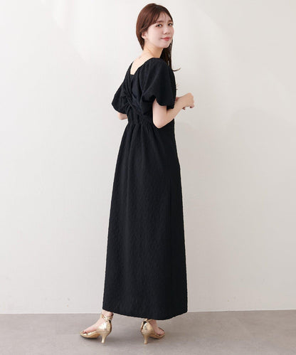 〈mizu〉 後背扭結壓紋提花連衣裙