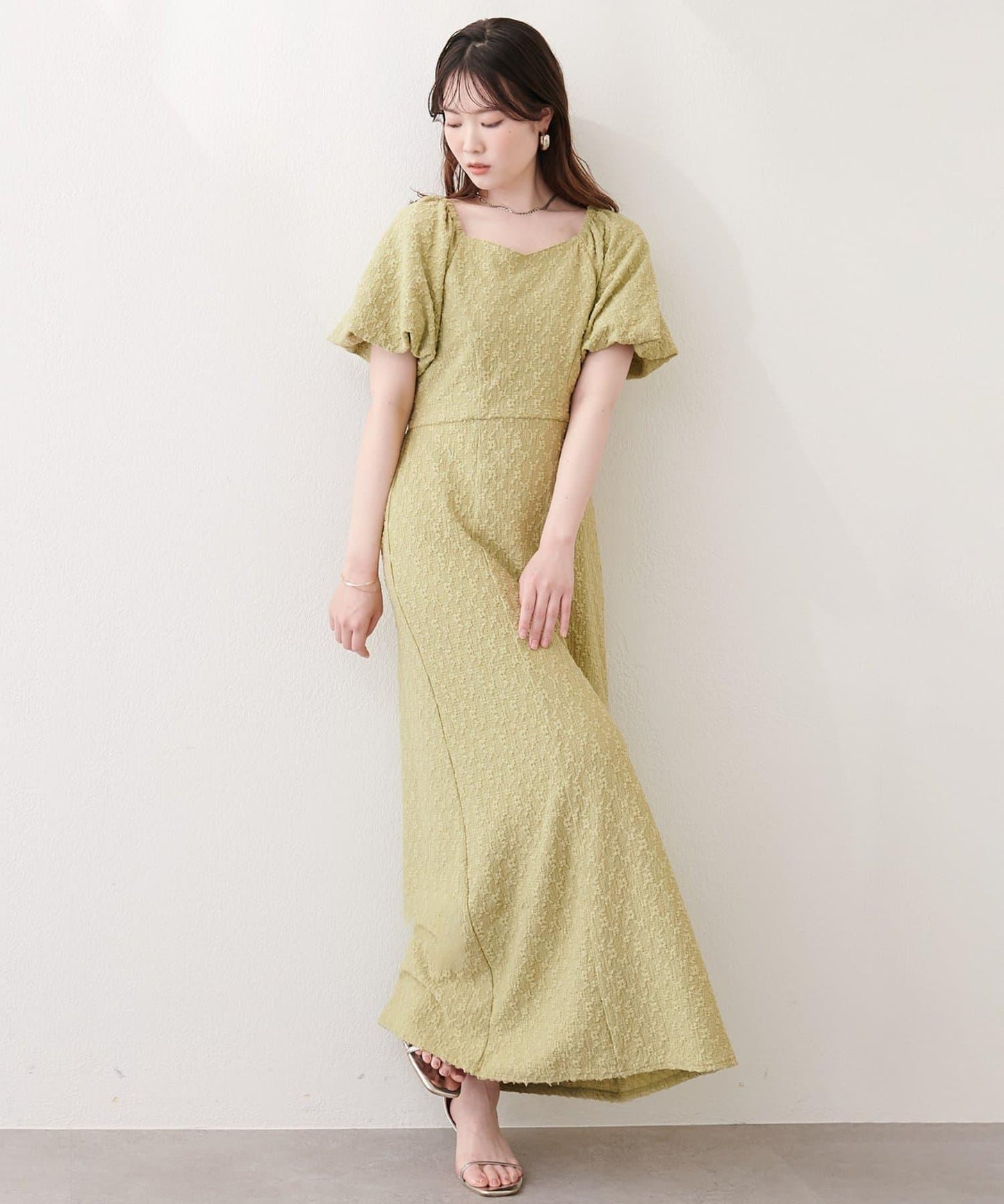 〈mizu〉 後背扭結壓紋提花連衣裙