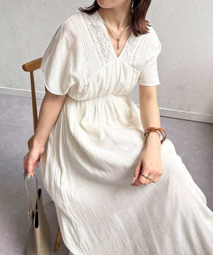 貼帶刺繡打褶蕾絲連衣裙