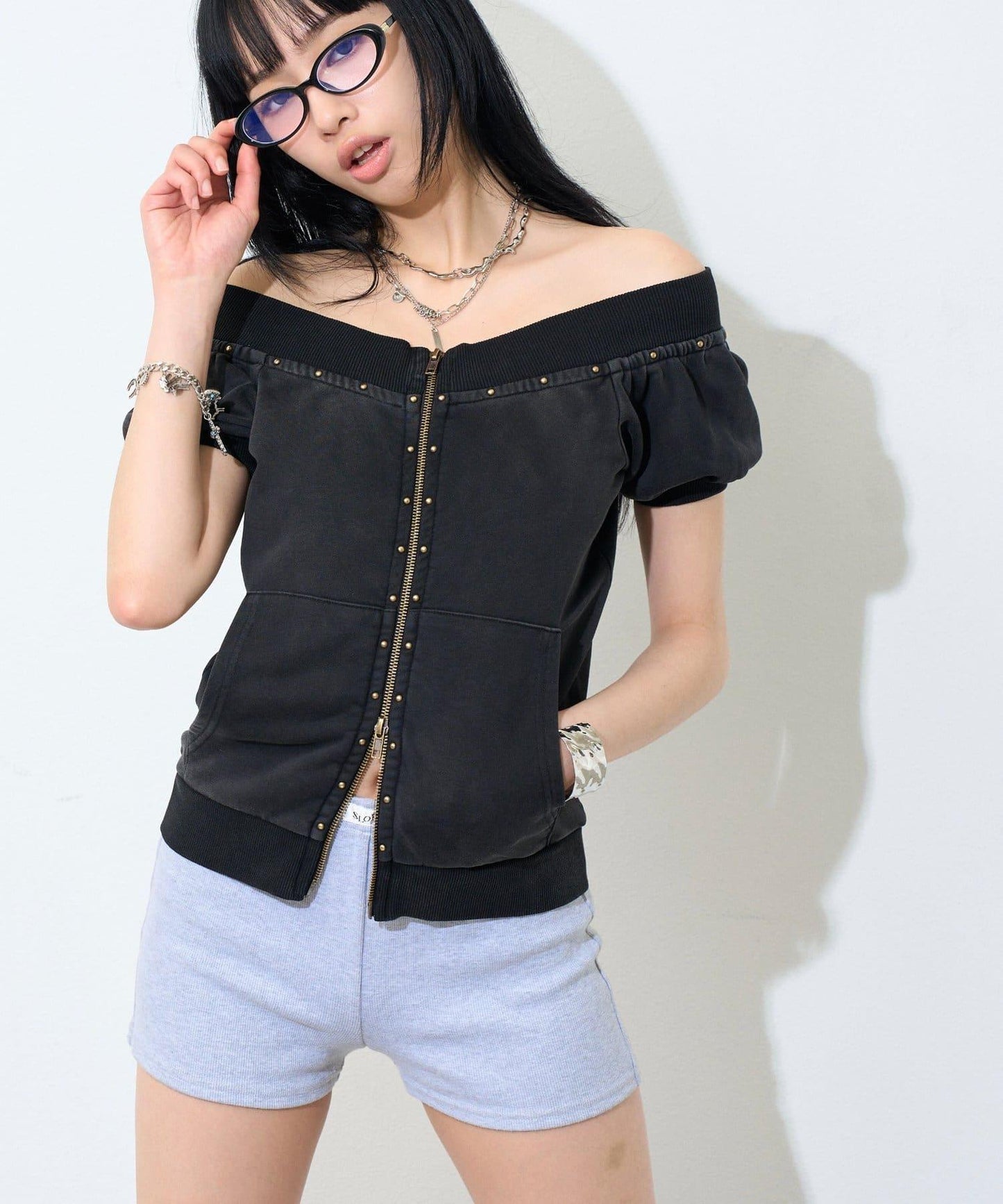 【WEB限定】フロントジップスタッズSSトップス