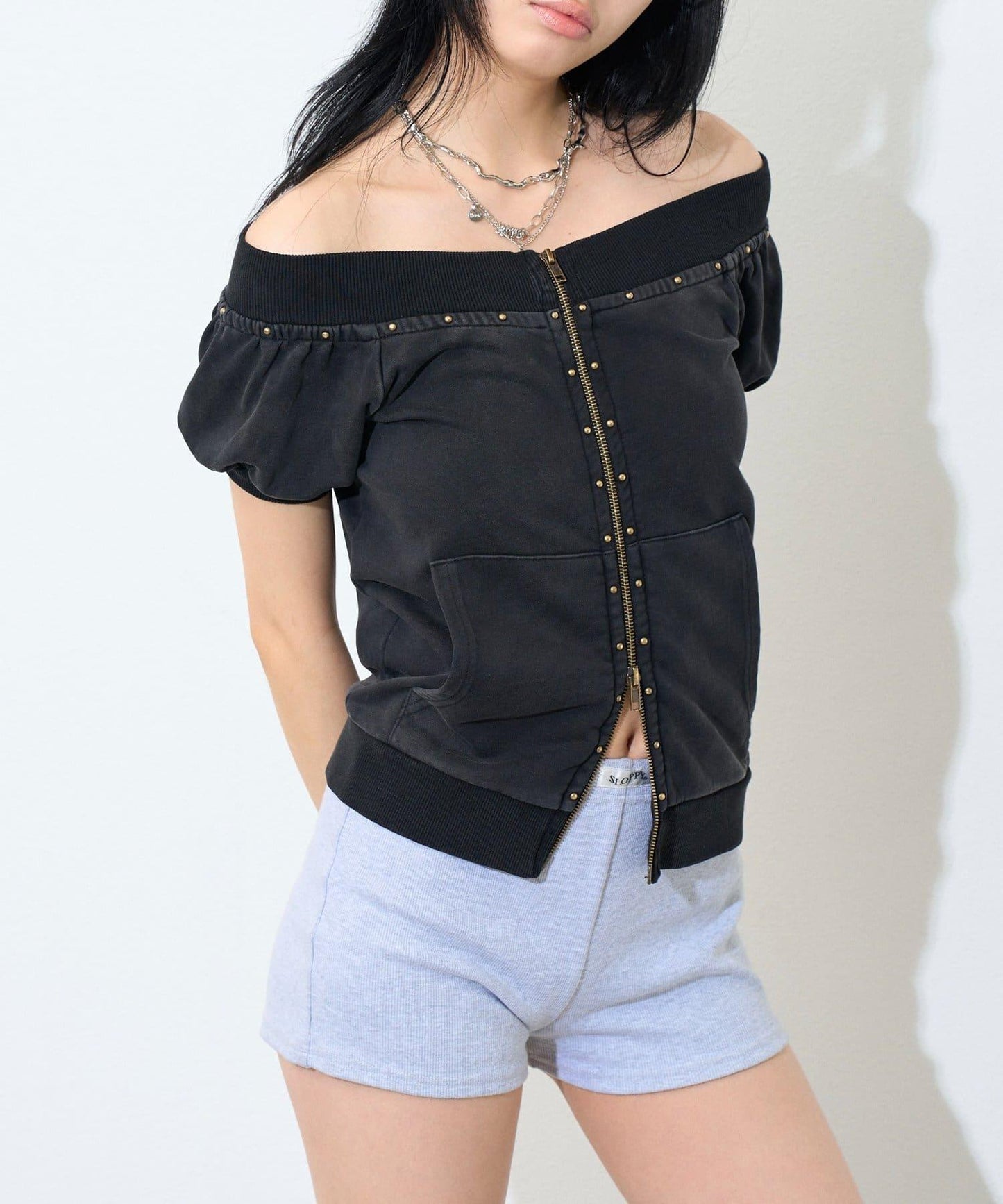 【WEB限定】フロントジップスタッズSSトップス
