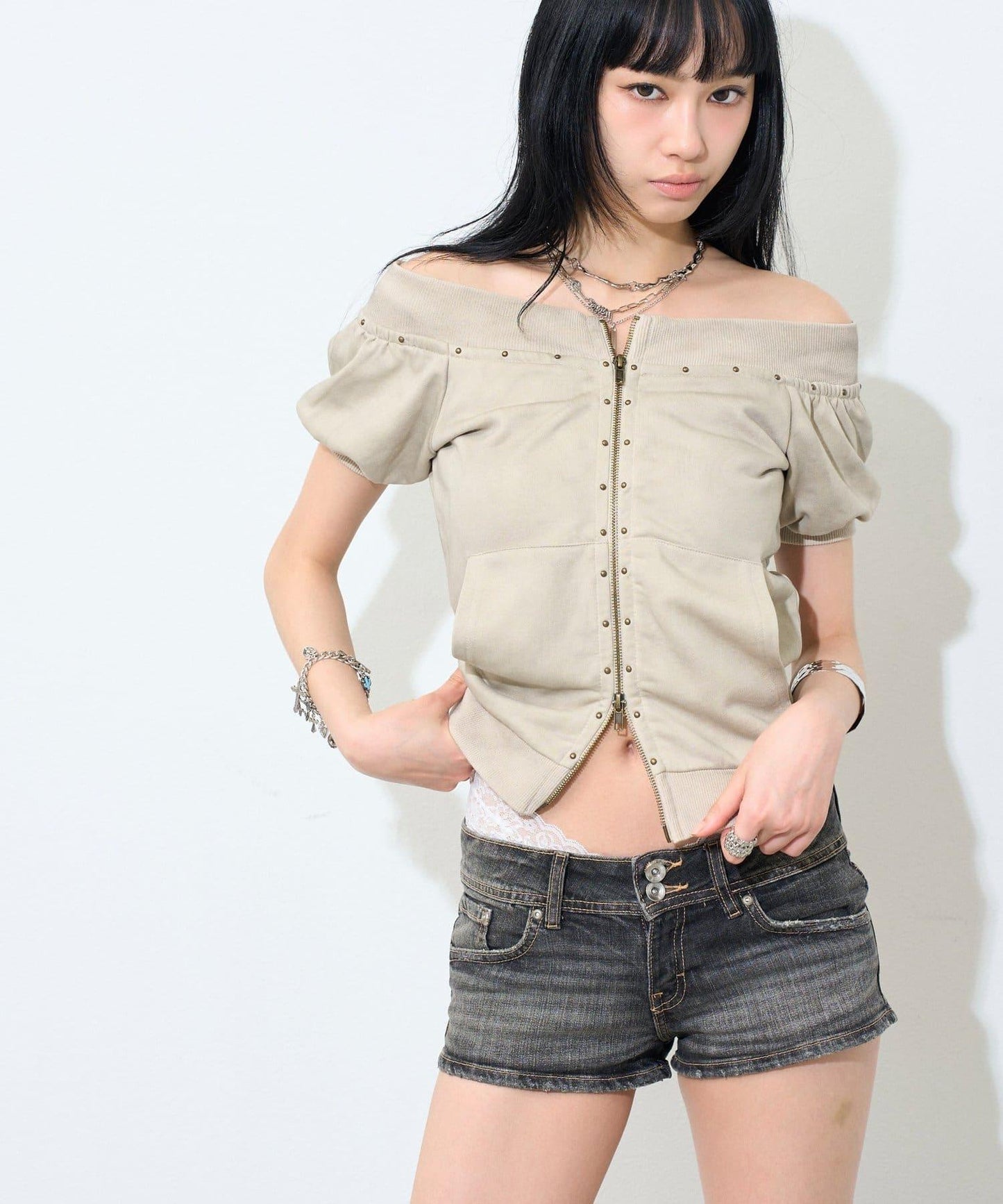 【WEB限定】フロントジップスタッズSSトップス