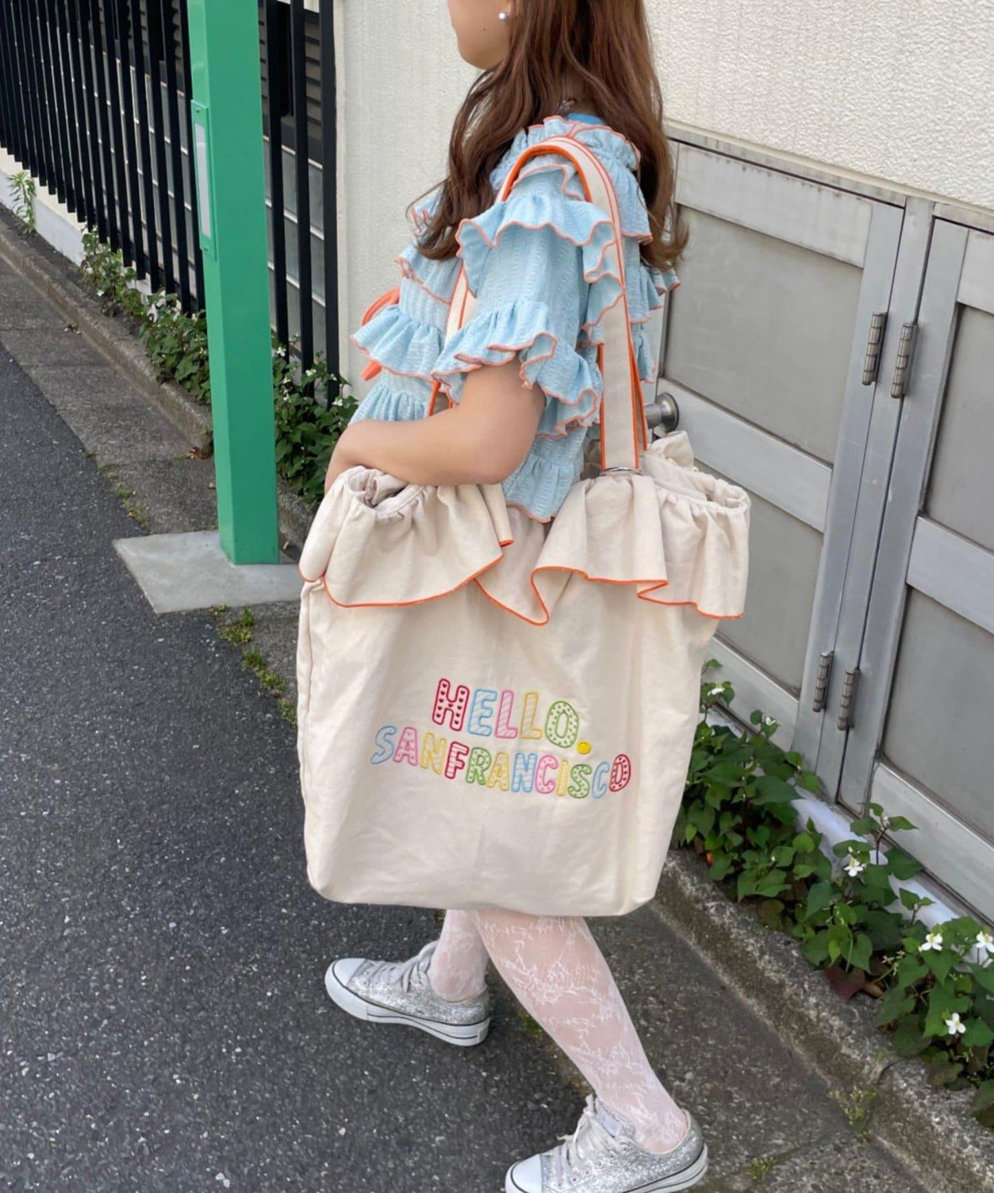 HELLO.SANFRANCISCO 荷葉邊刺繡 大號托特包