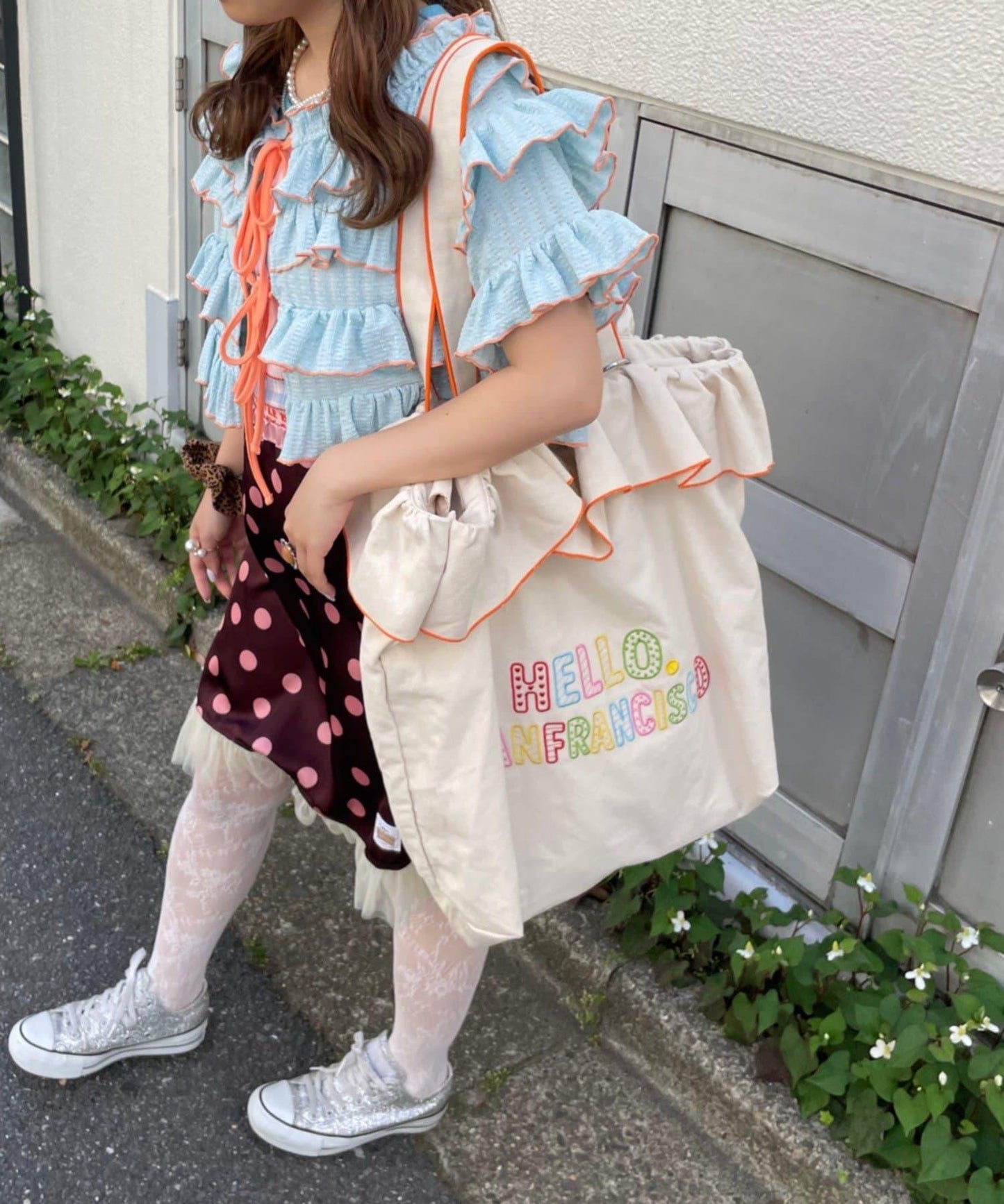 HELLO.SANFRANCISCO 荷葉邊刺繡 大號托特包