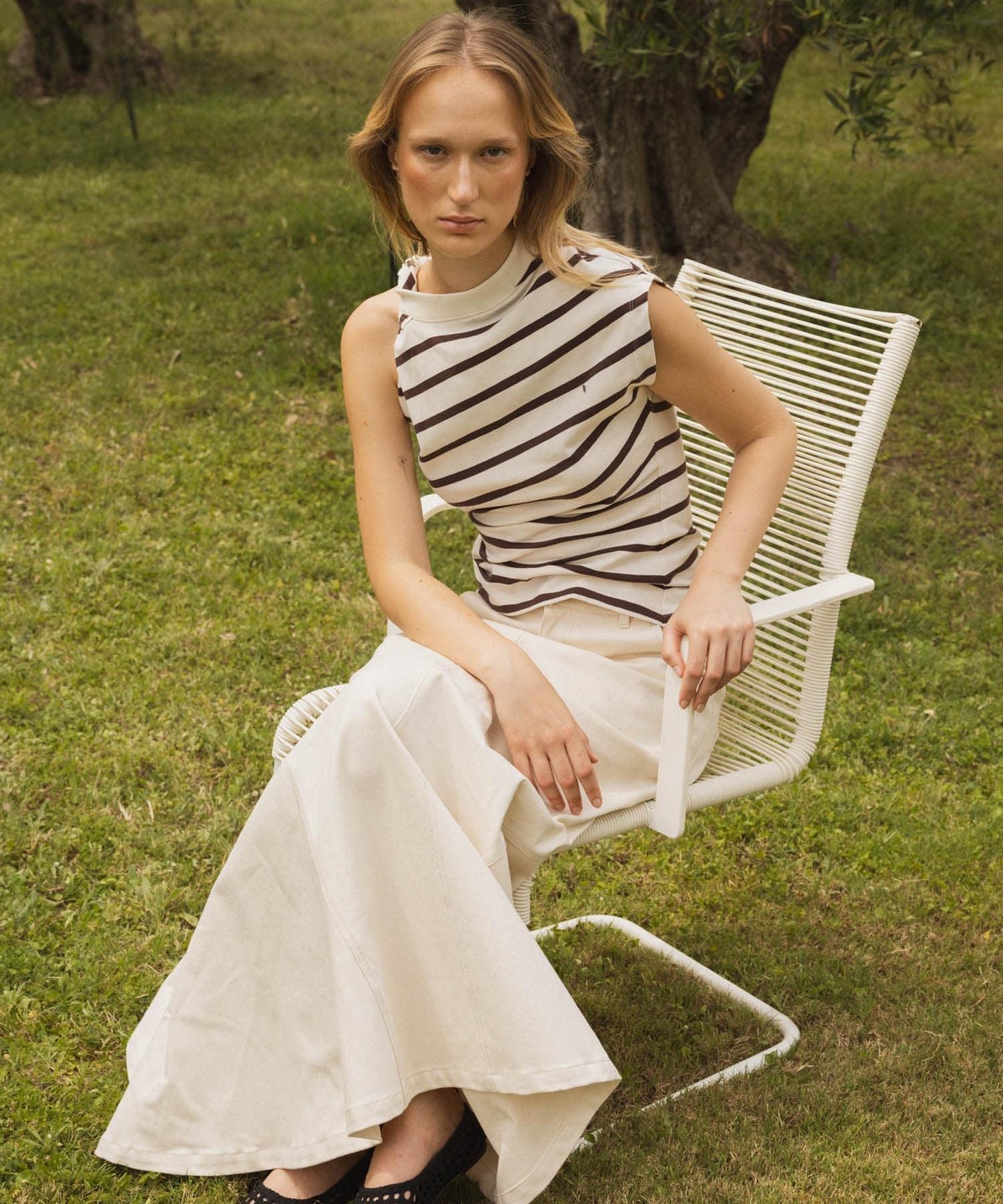 ESTHE STRIPE TWIST ASYMMETRIC T-SHIRTS