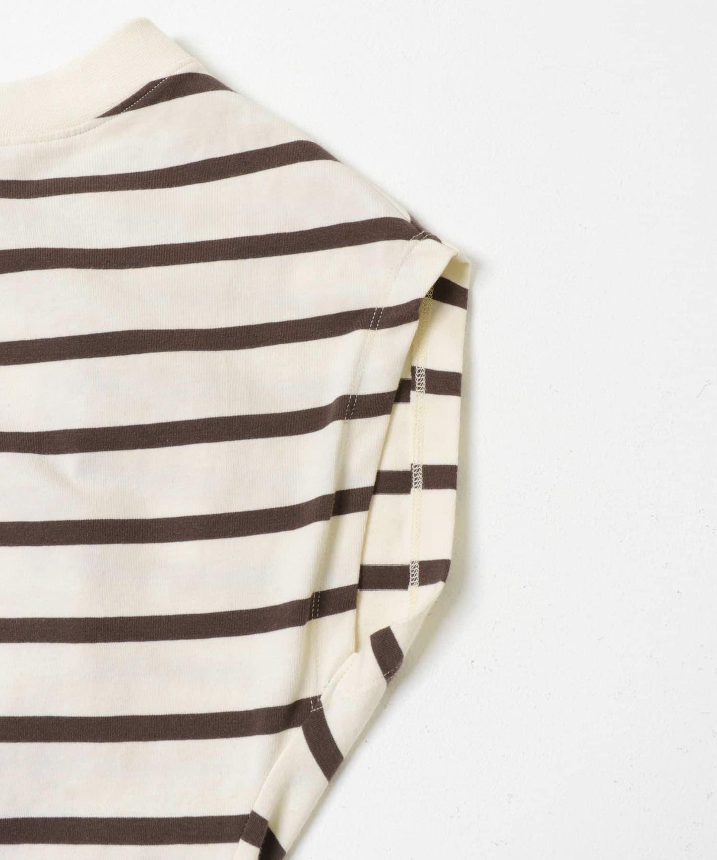 ESTHE STRIPE TWIST ASYMMETRIC T-SHIRTS