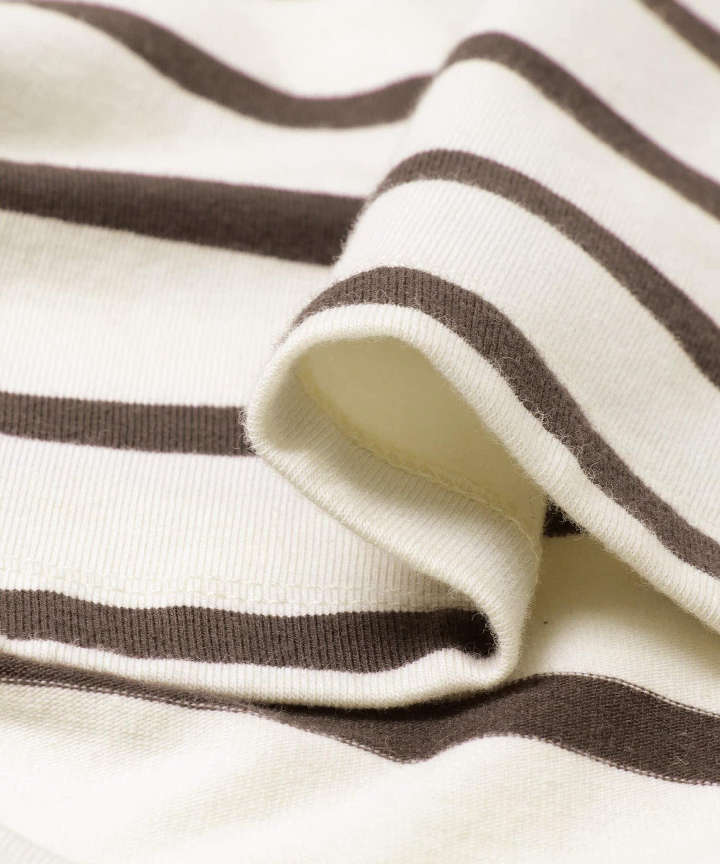 ESTHE STRIPE TWIST ASYMMETRIC T-SHIRTS