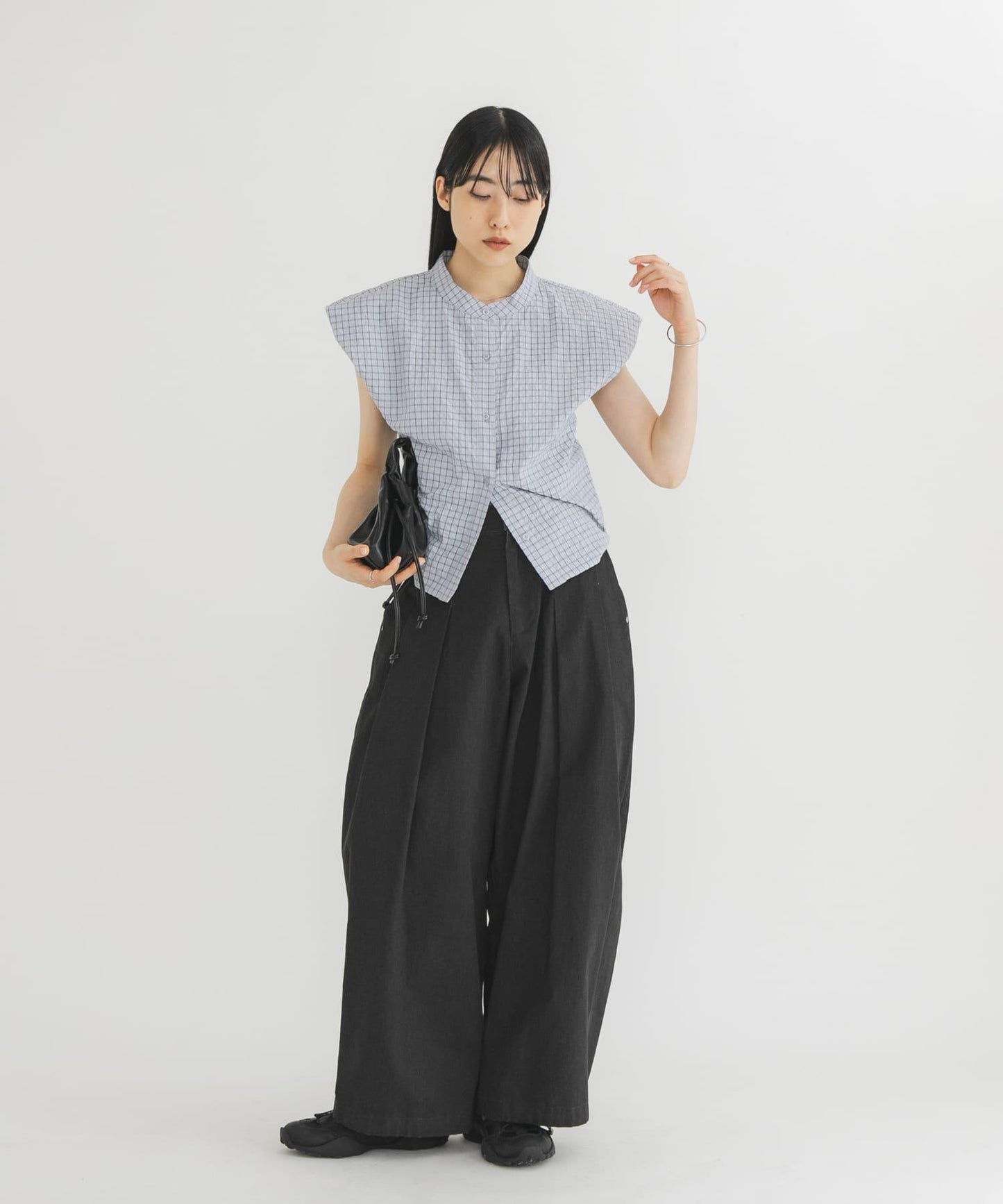 泡泡袖格紋襯衫