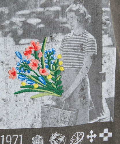 攝影圖案花刺繡圓領T恤