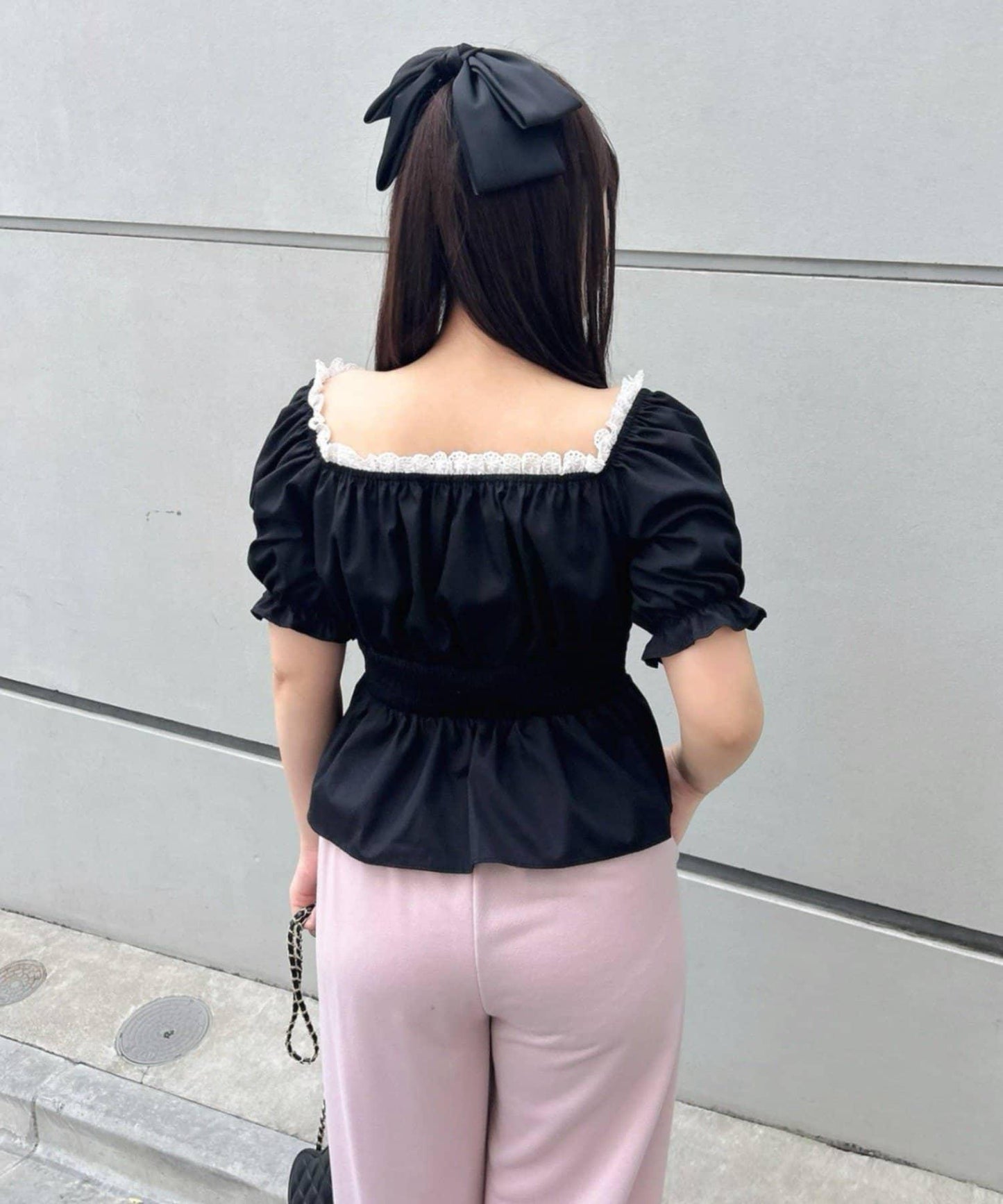方形蕾絲荷葉擺上衣