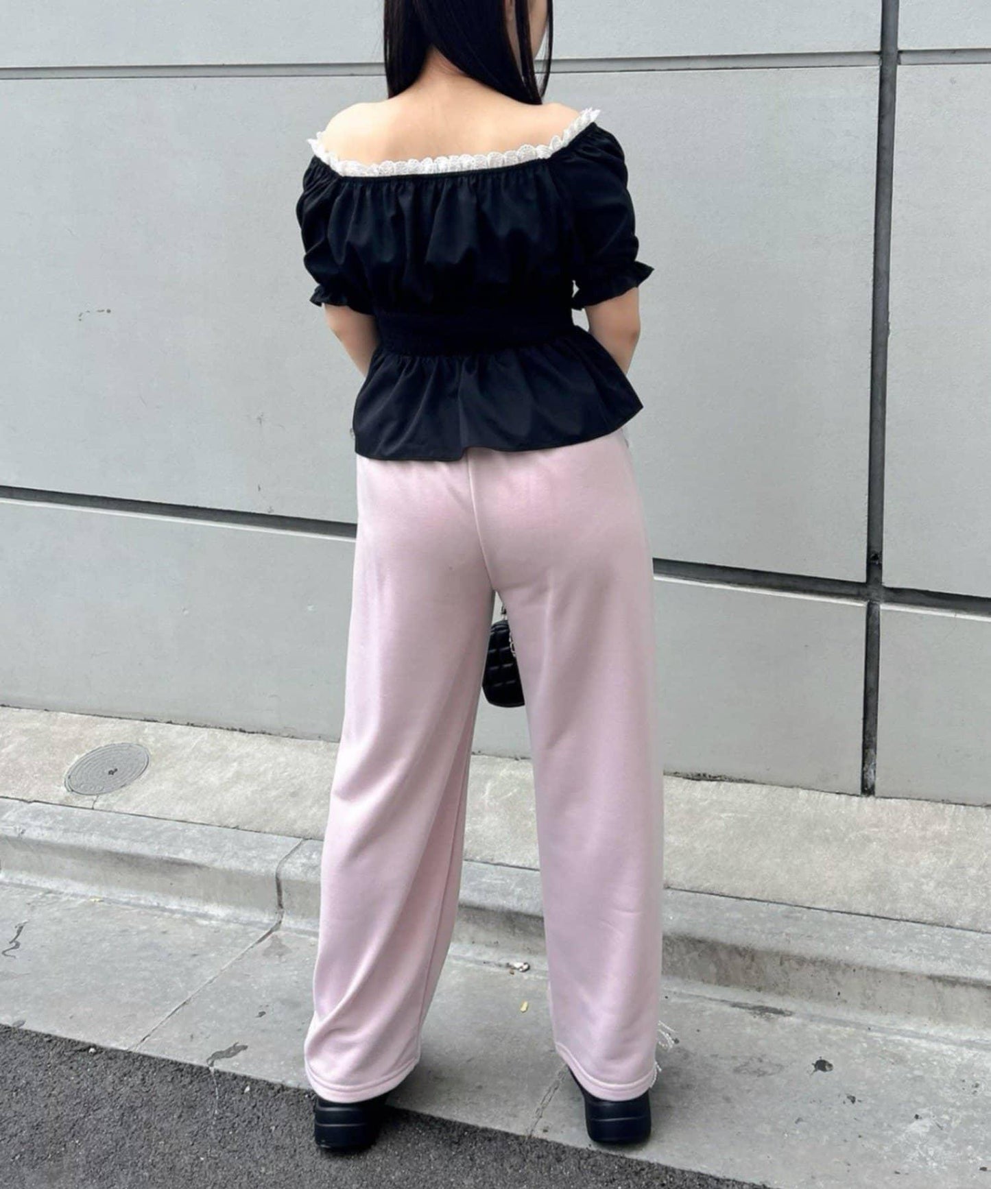 方形蕾絲荷葉擺上衣
