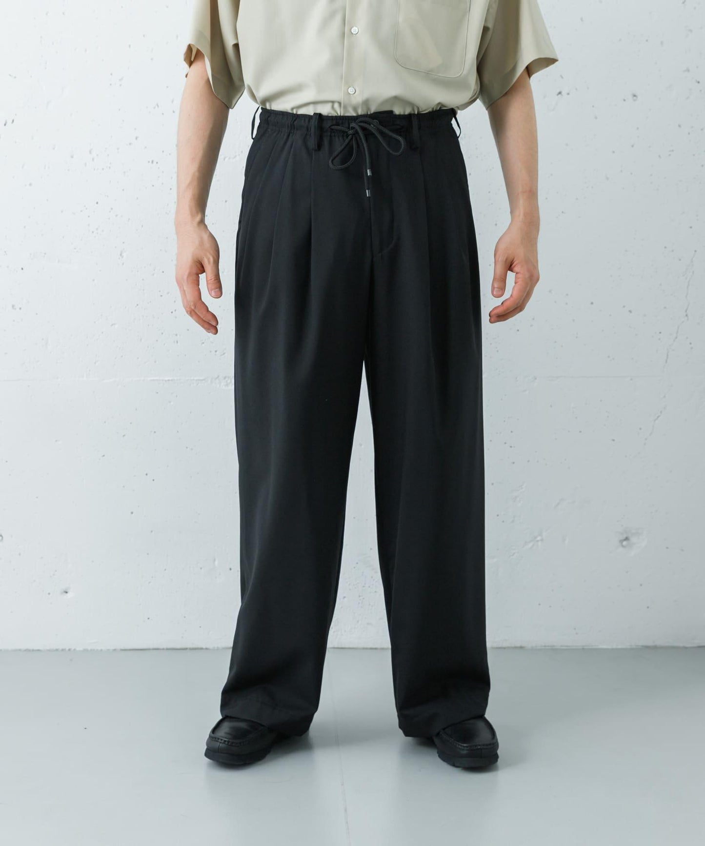MARKAWARE TRIPLE PLEATED EASY TR
