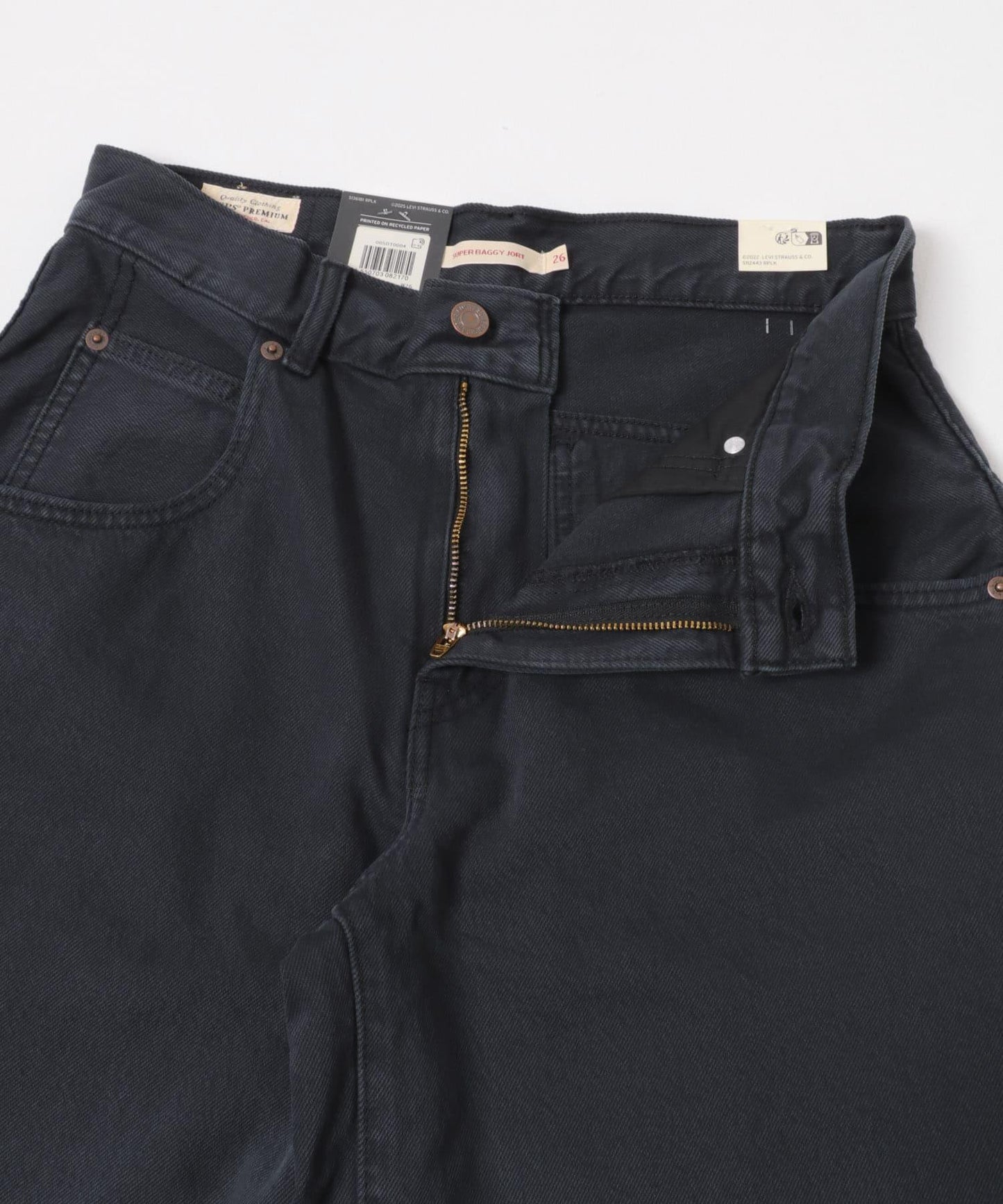 超寬鬆版 LEVI’S SUPER BAGGY JORT 短褲