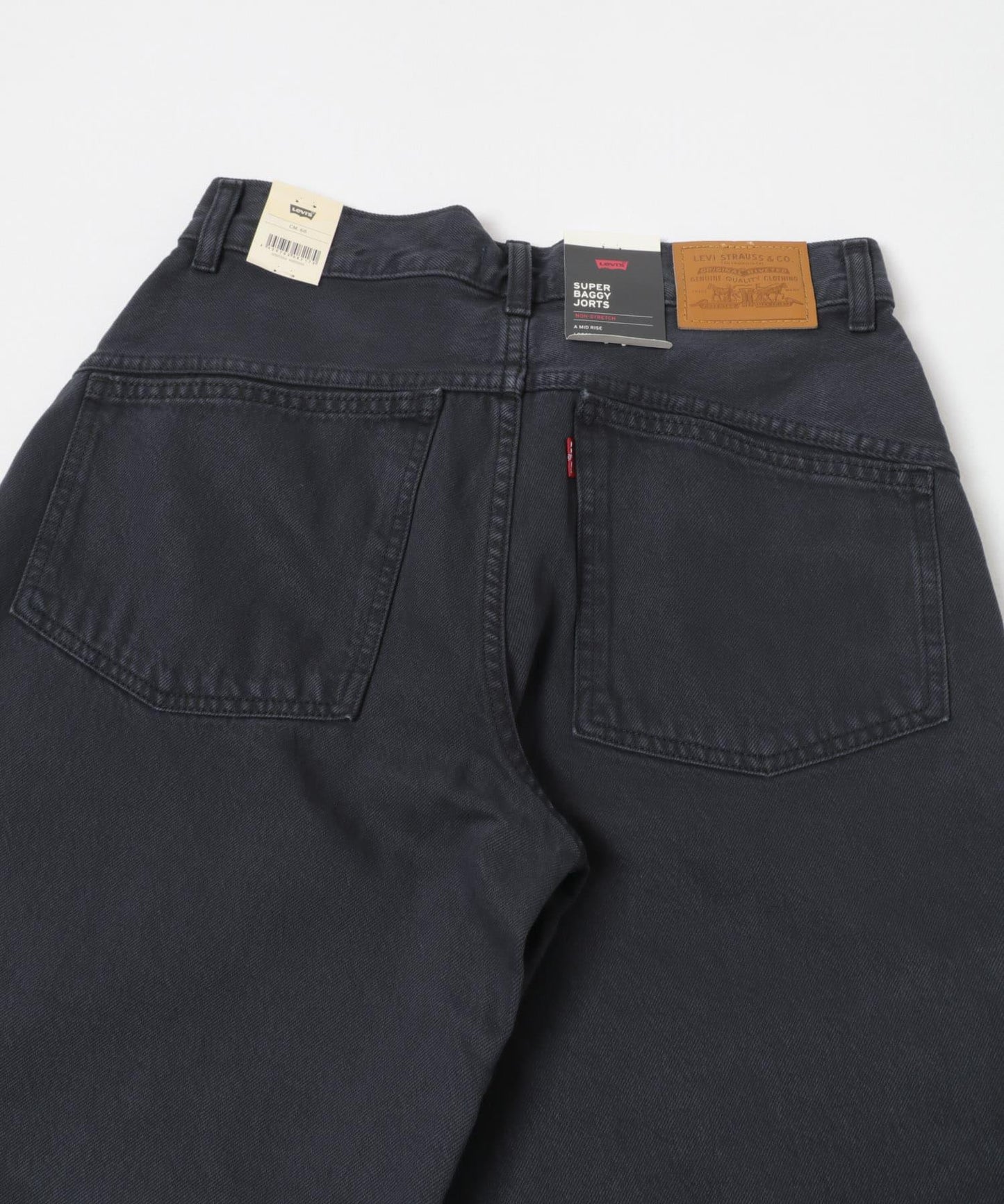 超寬鬆版 LEVI’S SUPER BAGGY JORT 短褲