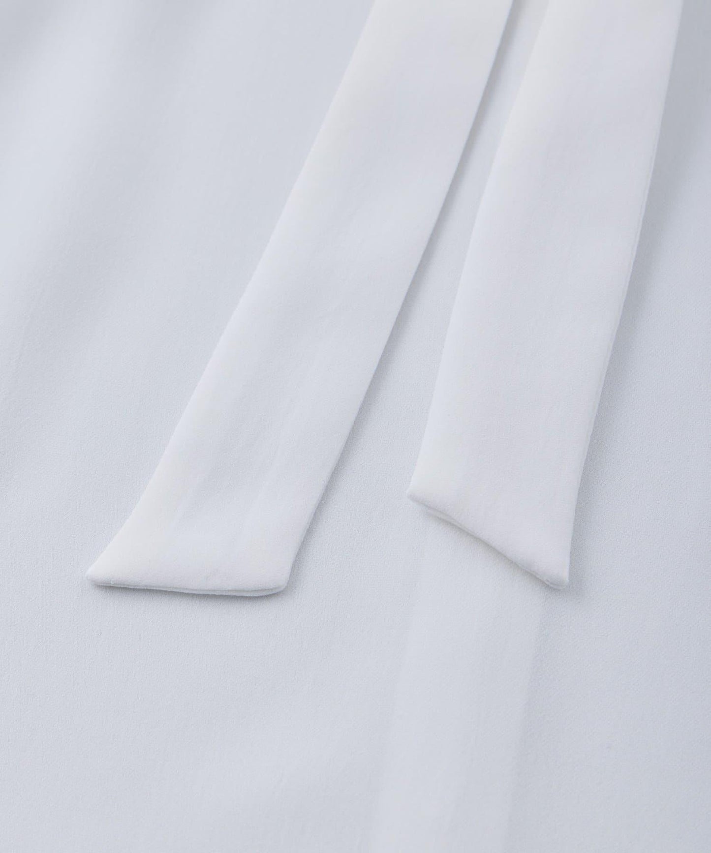 【La boutique BonBon】蝴蝶結繫帶泡泡袖襯衫
