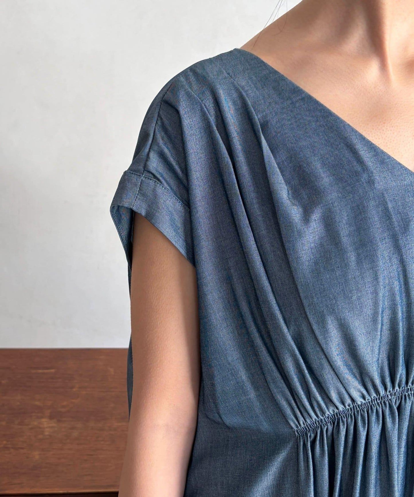 天絲前抽褶連衣裙