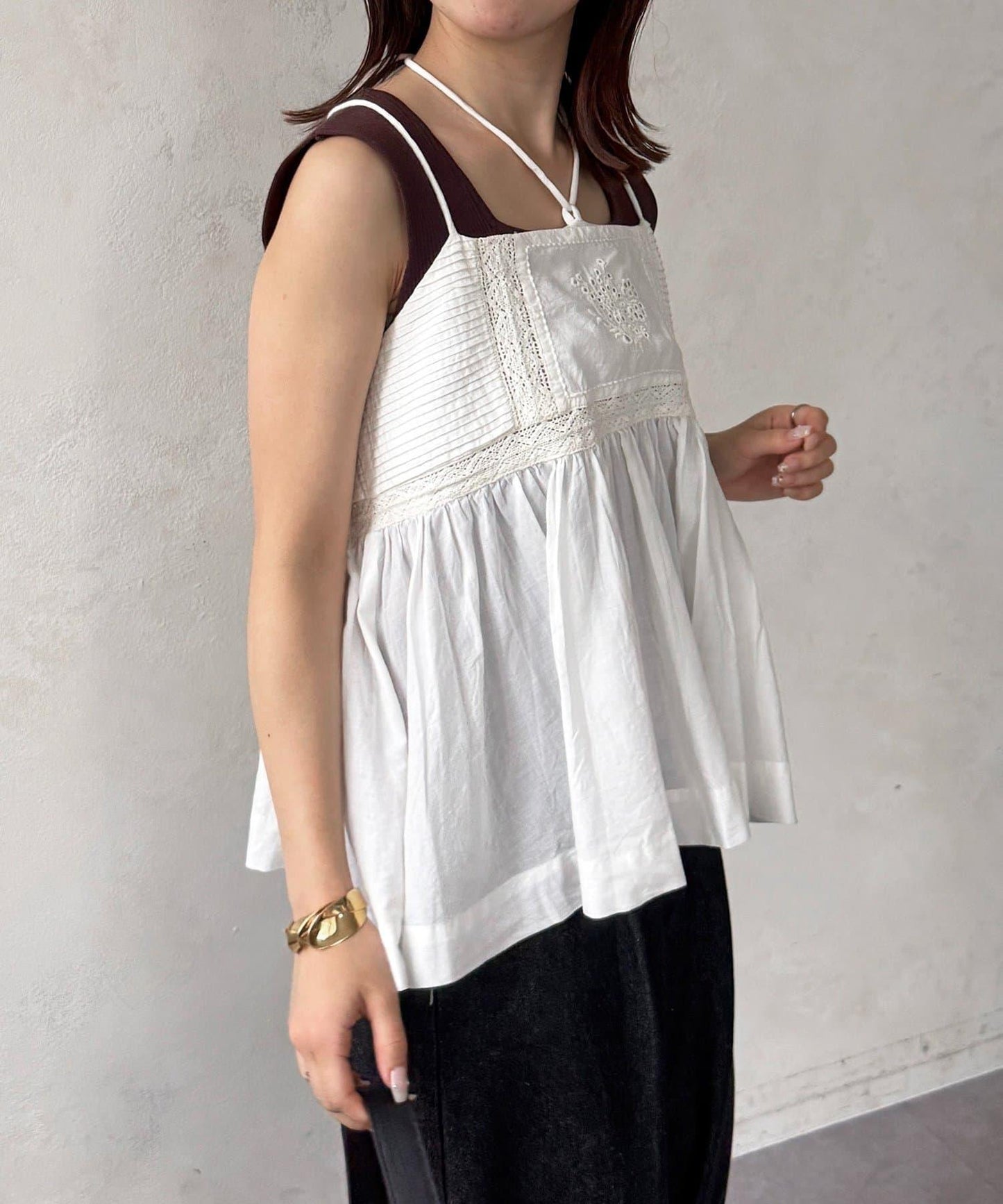 打褶刺繡蕾絲吊帶背心