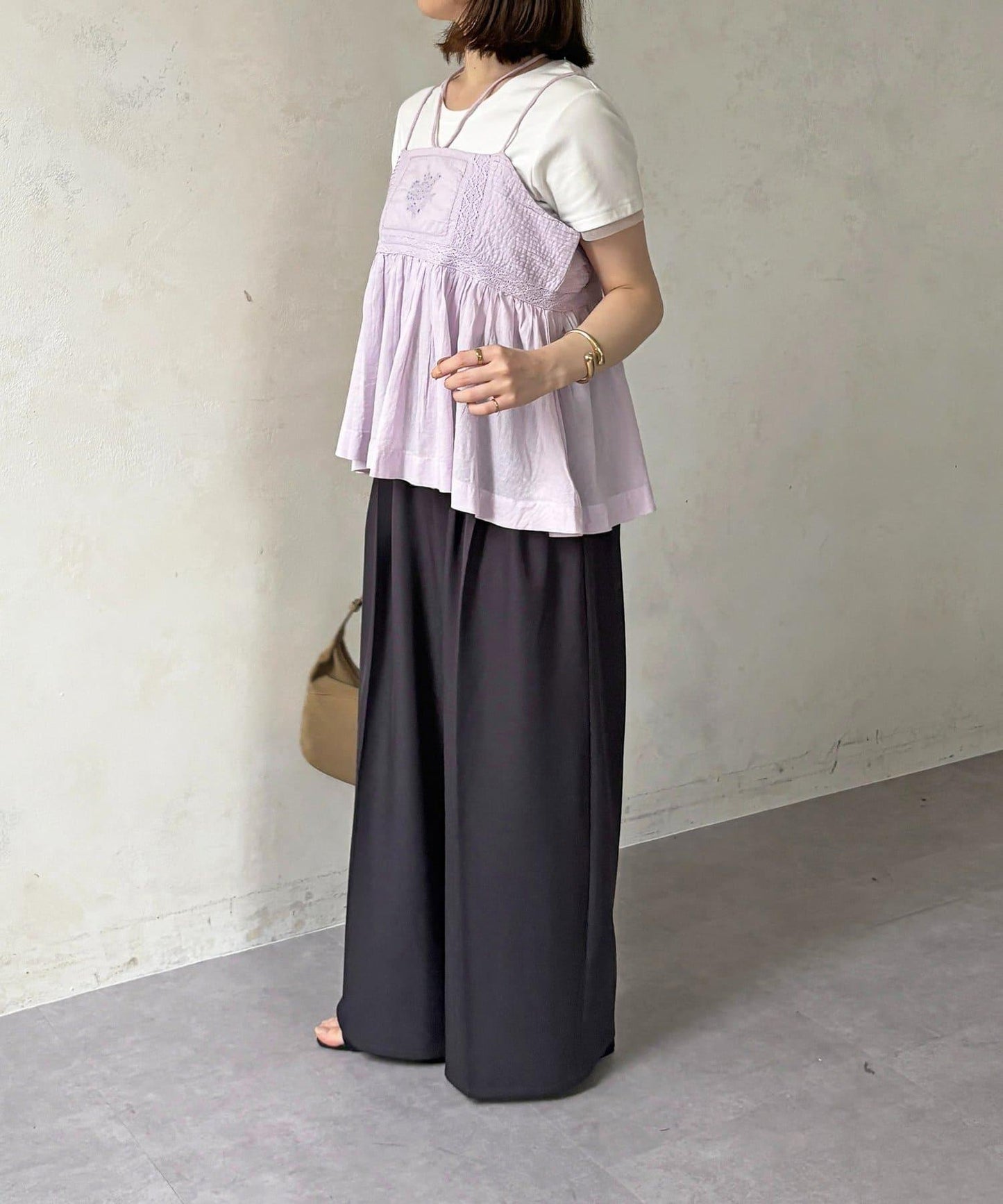 打褶刺繡蕾絲吊帶背心