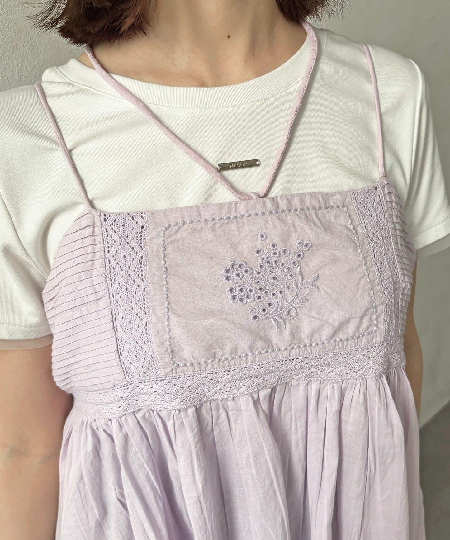 打褶刺繡蕾絲吊帶背心