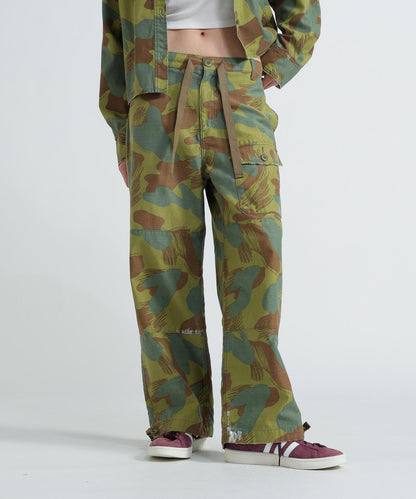 《WOMAN》 CAMOUFLAGE CARGO LONG PANTS 迷彩工裝長褲