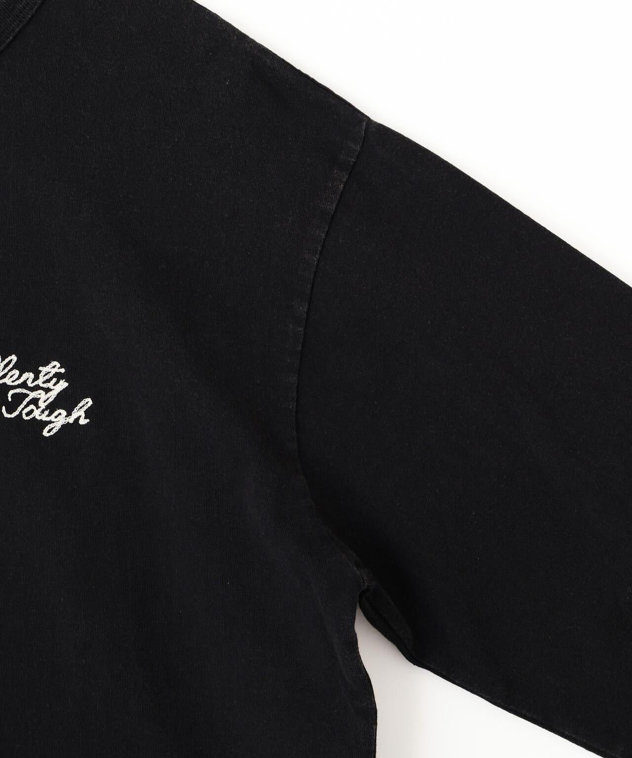 PLENTY TOUGH EMB. HENLEY LS T-SHIRT 刺繡亨利領長袖T恤
