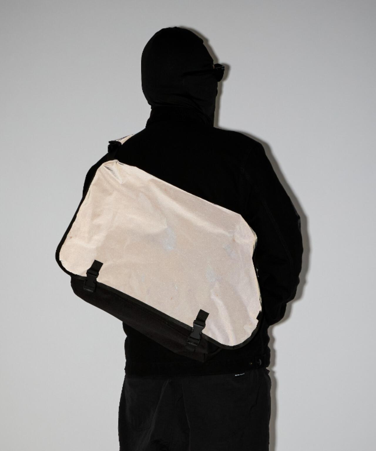 PACKING BLACK REFLECTIVE MESSENGER 反光郵差包