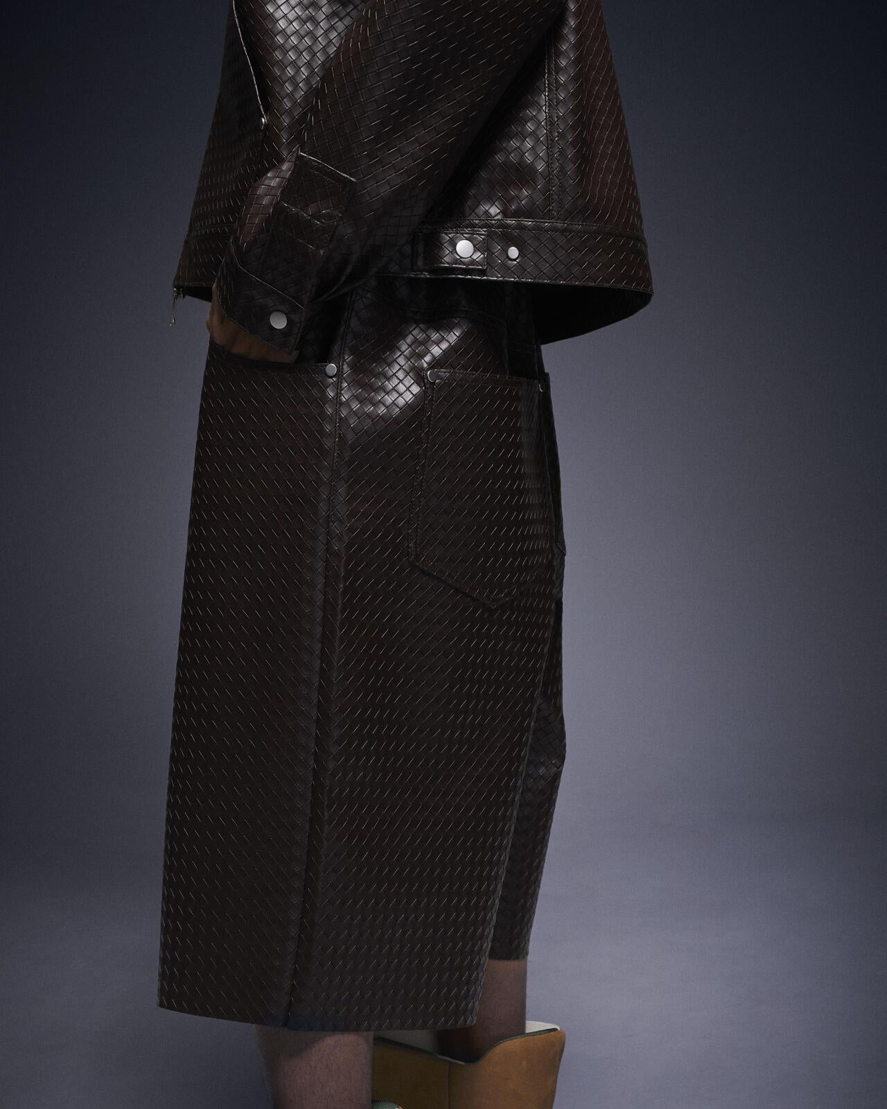 WOVEN FAUX LEATHER SHORTS 短褲