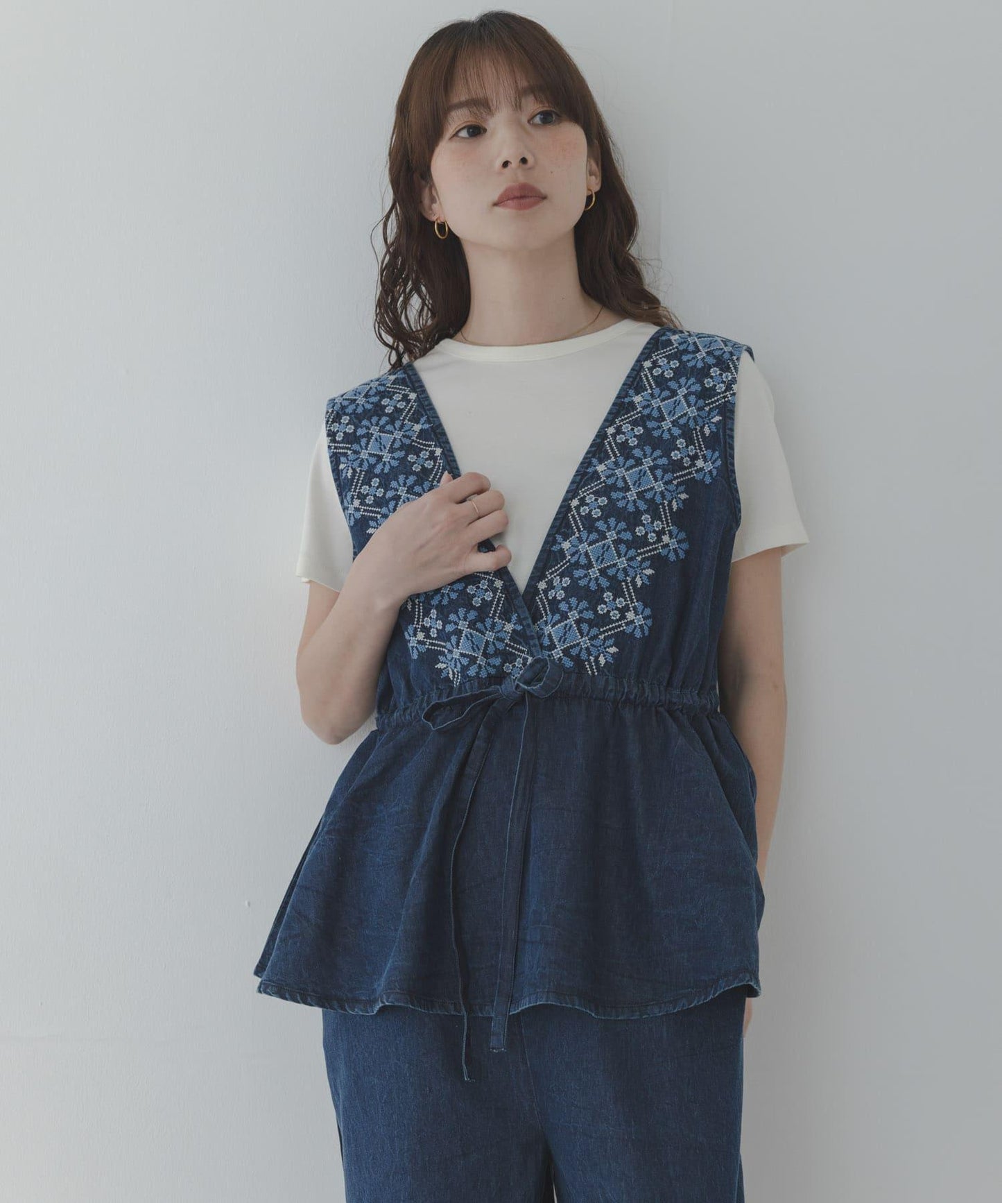 十字刺繡荷葉擺揹帶連體褲
