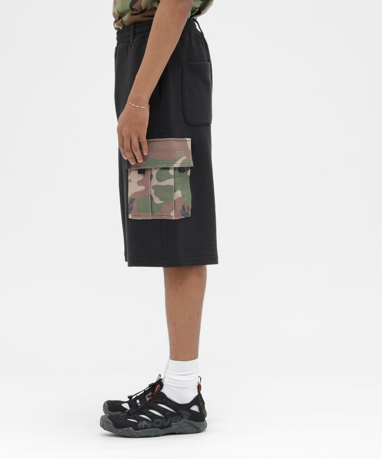 SWEAT CAMO CARGO SHORTS 休閒短褲