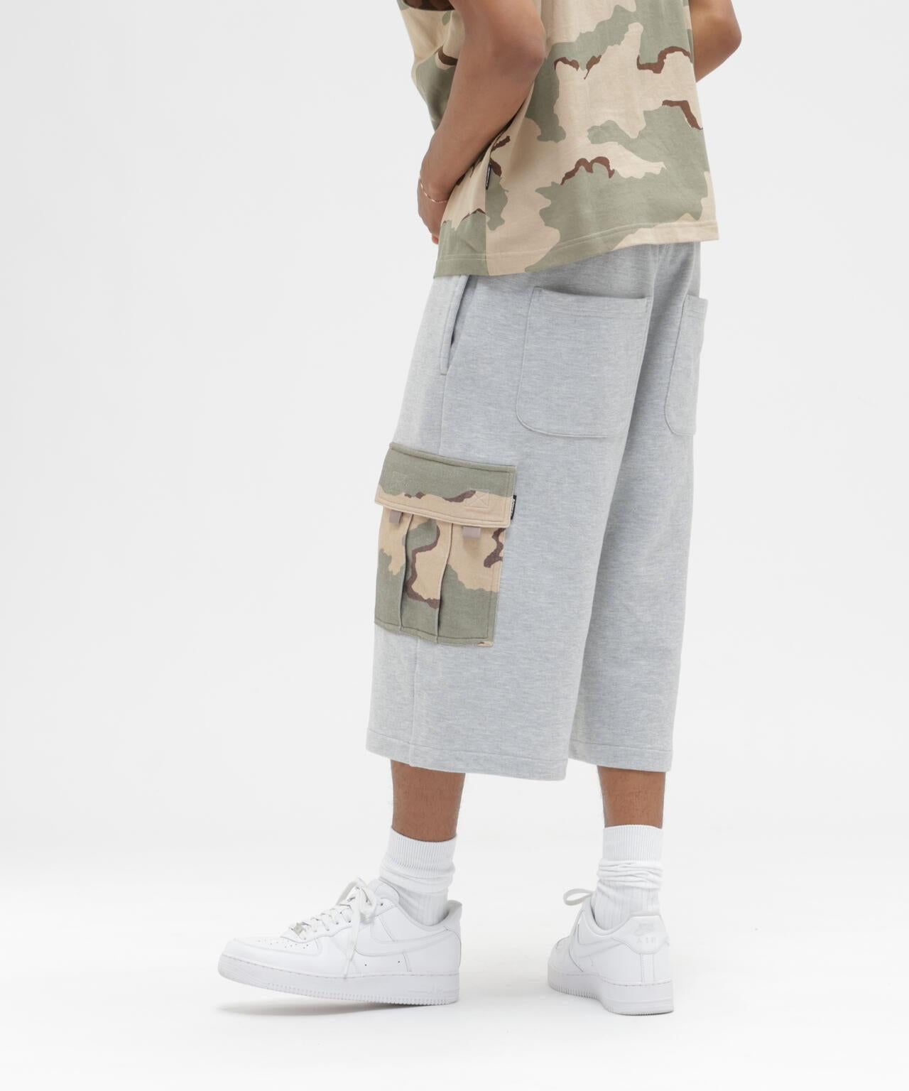 SWEAT CAMO CARGO SHORTS 休閒短褲