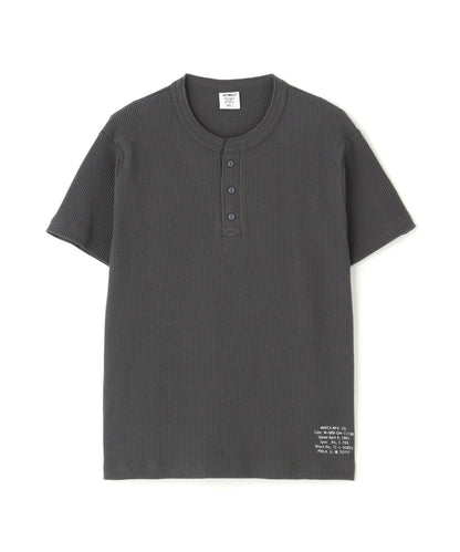 MINI WAFFLE HENRY NECK T-SHIRT “STENCIL” T恤