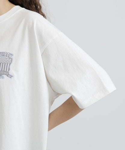 Varsity S/S T-SHIRT 短袖T恤（《&DEPOT限定》）