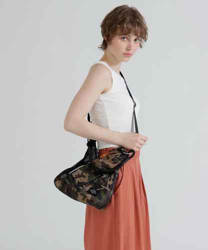 直營店限定 MINI MESH TRIANGLE BAG 包
