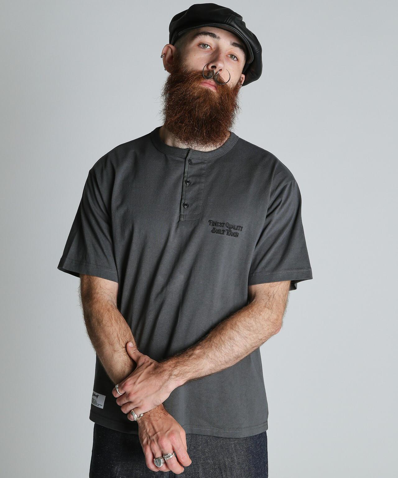FINEST QUALITY BUILT TOUGH EMB. HENLEY T-SHIRT 刺繡 Henley T恤