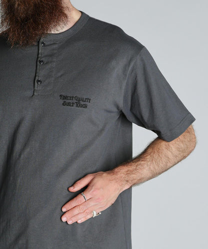 FINEST QUALITY BUILT TOUGH EMB. HENLEY T-SHIRT 刺繡 Henley T恤