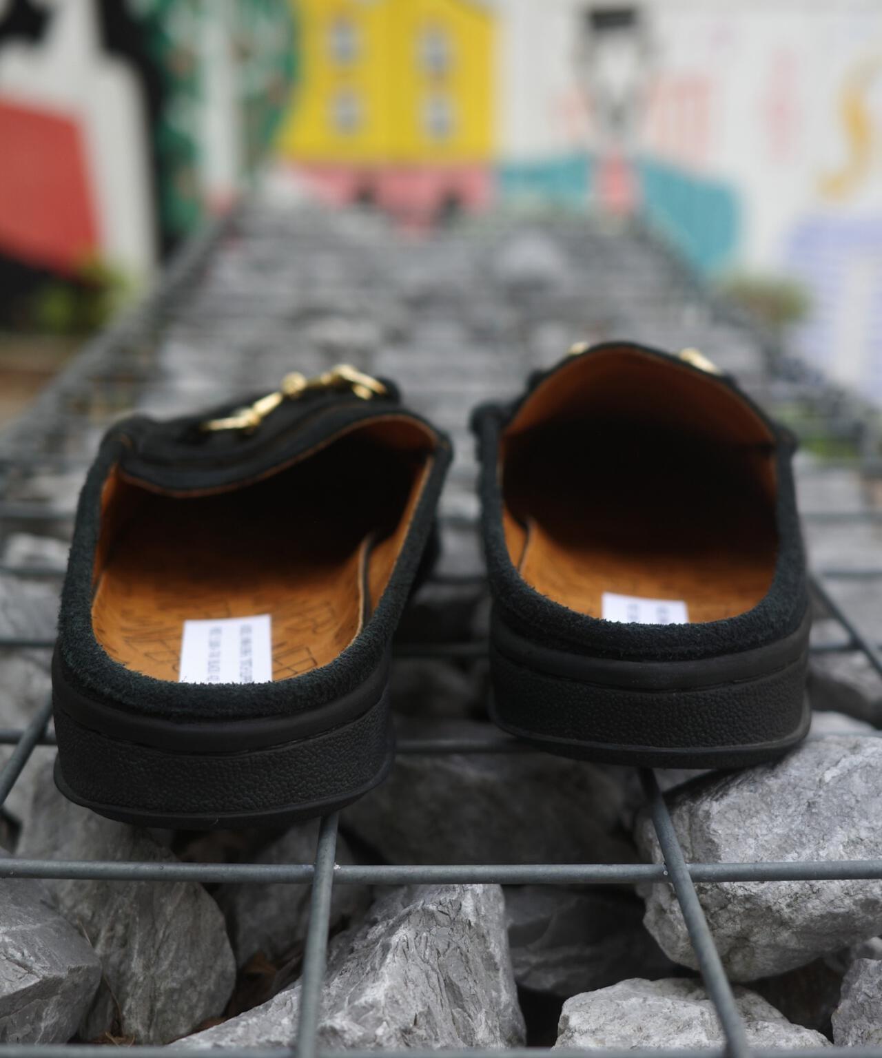 MANEBU BITCH SLIPPER SUEDE 金屬扣樂福拖鞋 麂皮材質 男女同款