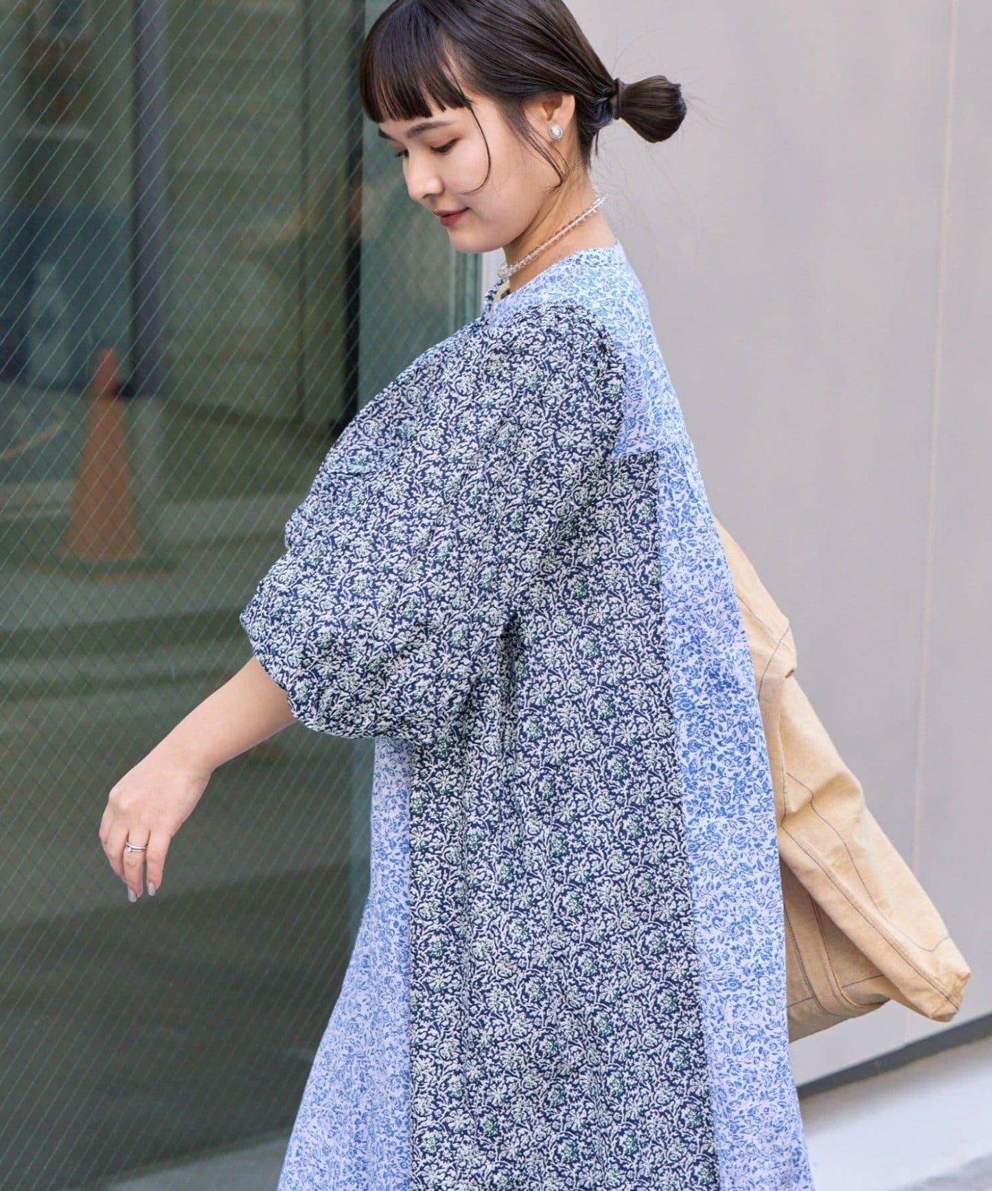 Aguni 花卉拼接袖 蓬鬆連衣裙