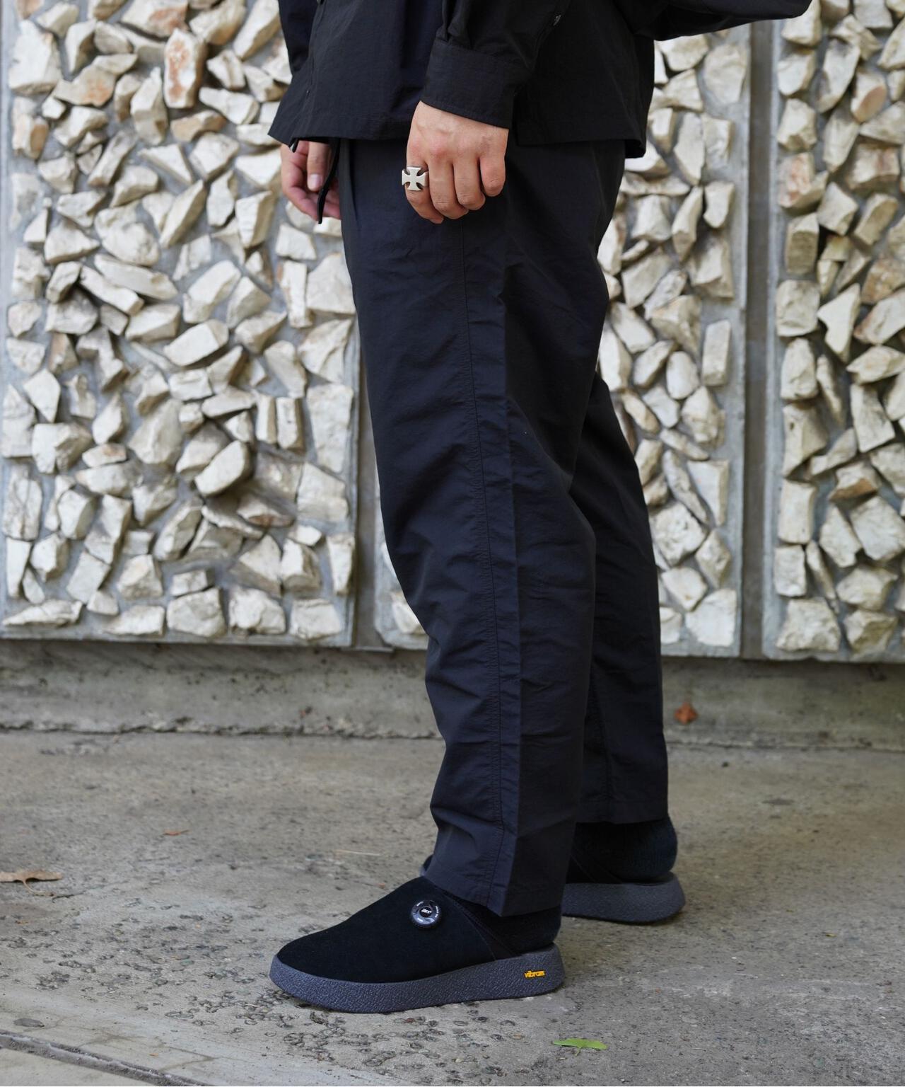 聯名 NYLON TUCK PANTS 尼龍褶襉褲
